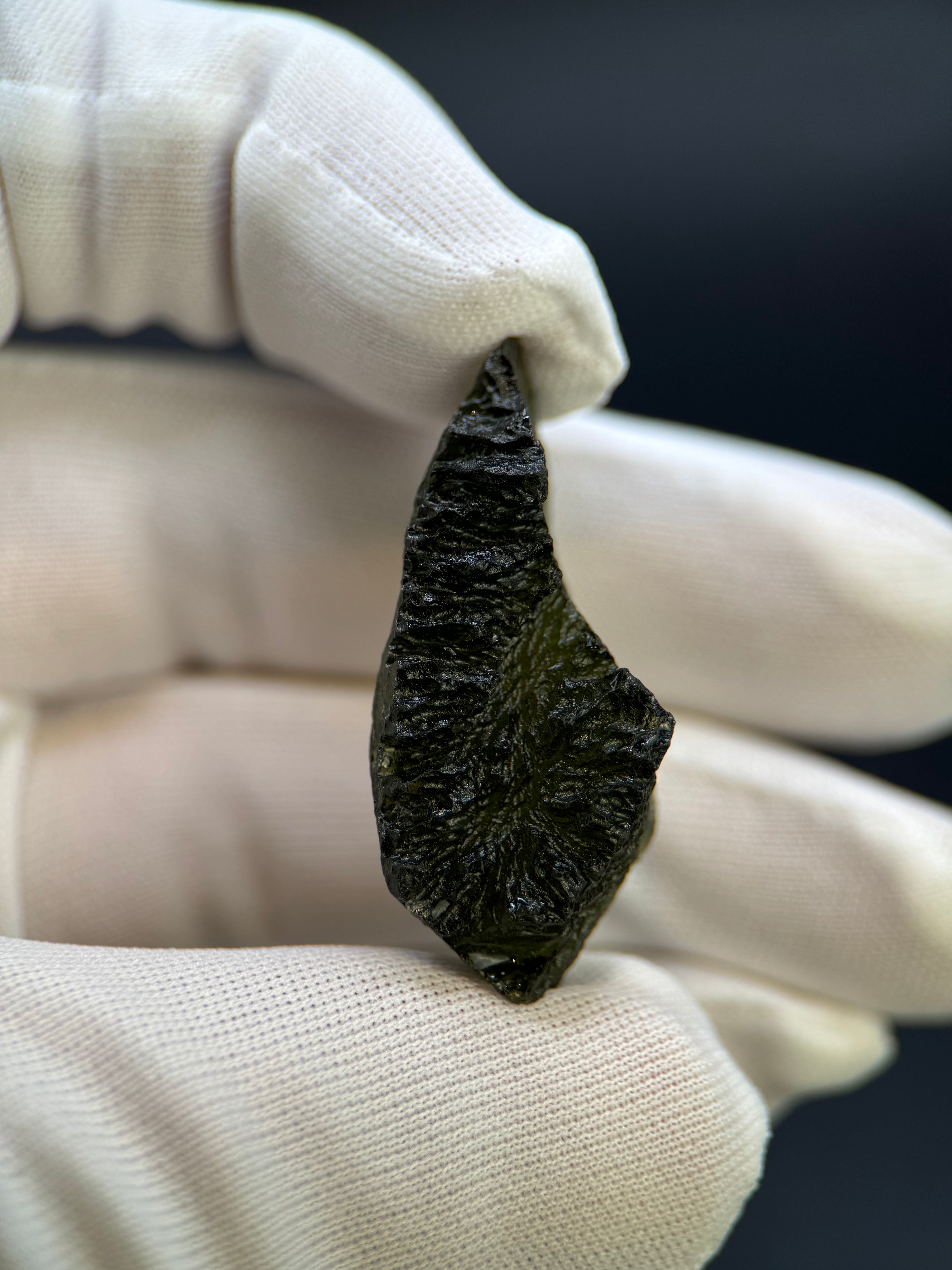 RAW MOLDAVITE, CZECH REPUBLIC. 9,13 GRAMS.