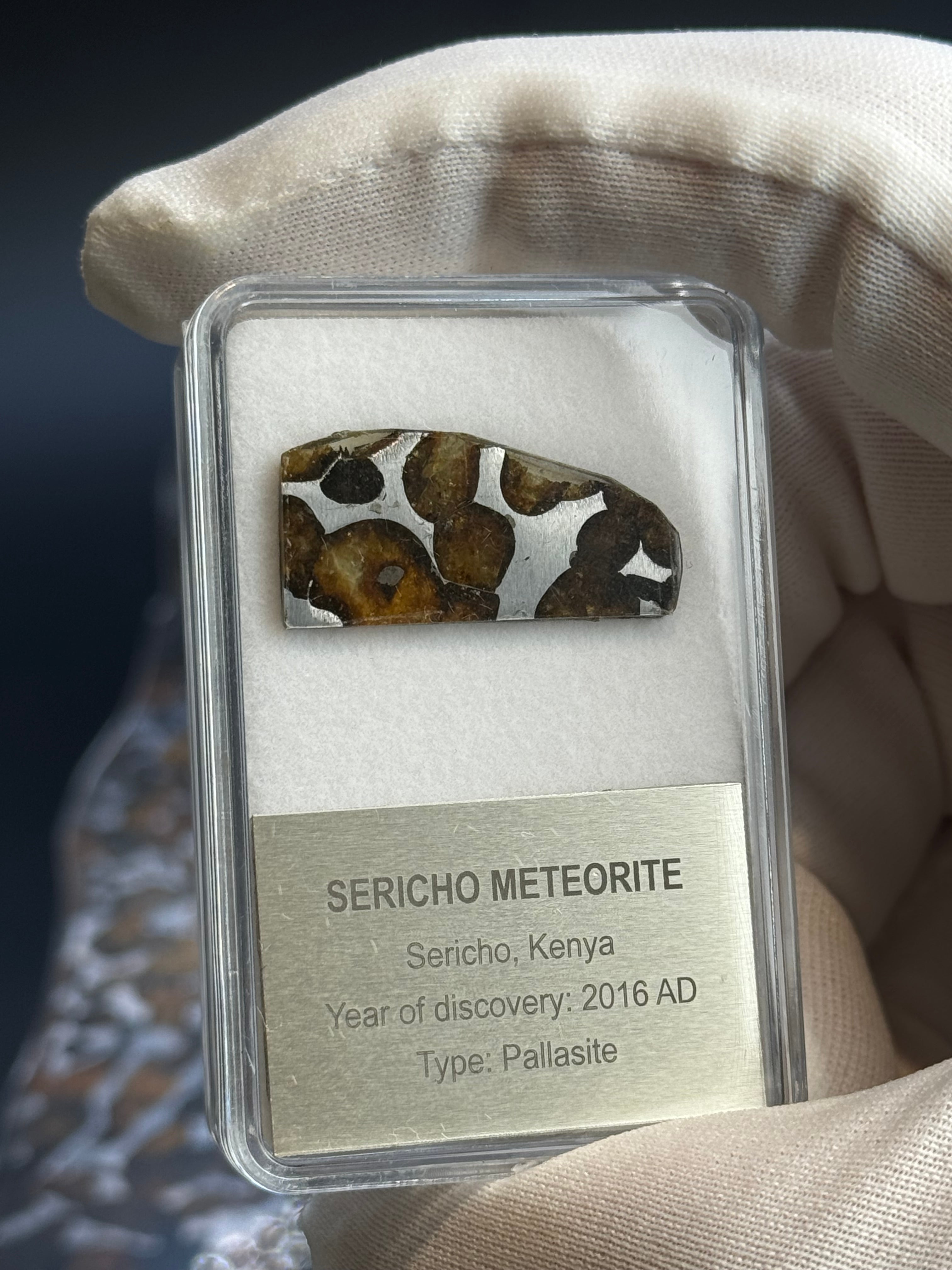 SERICHO METEORITE, KENYA. DISPLAY BOX. 2 GRAMS.