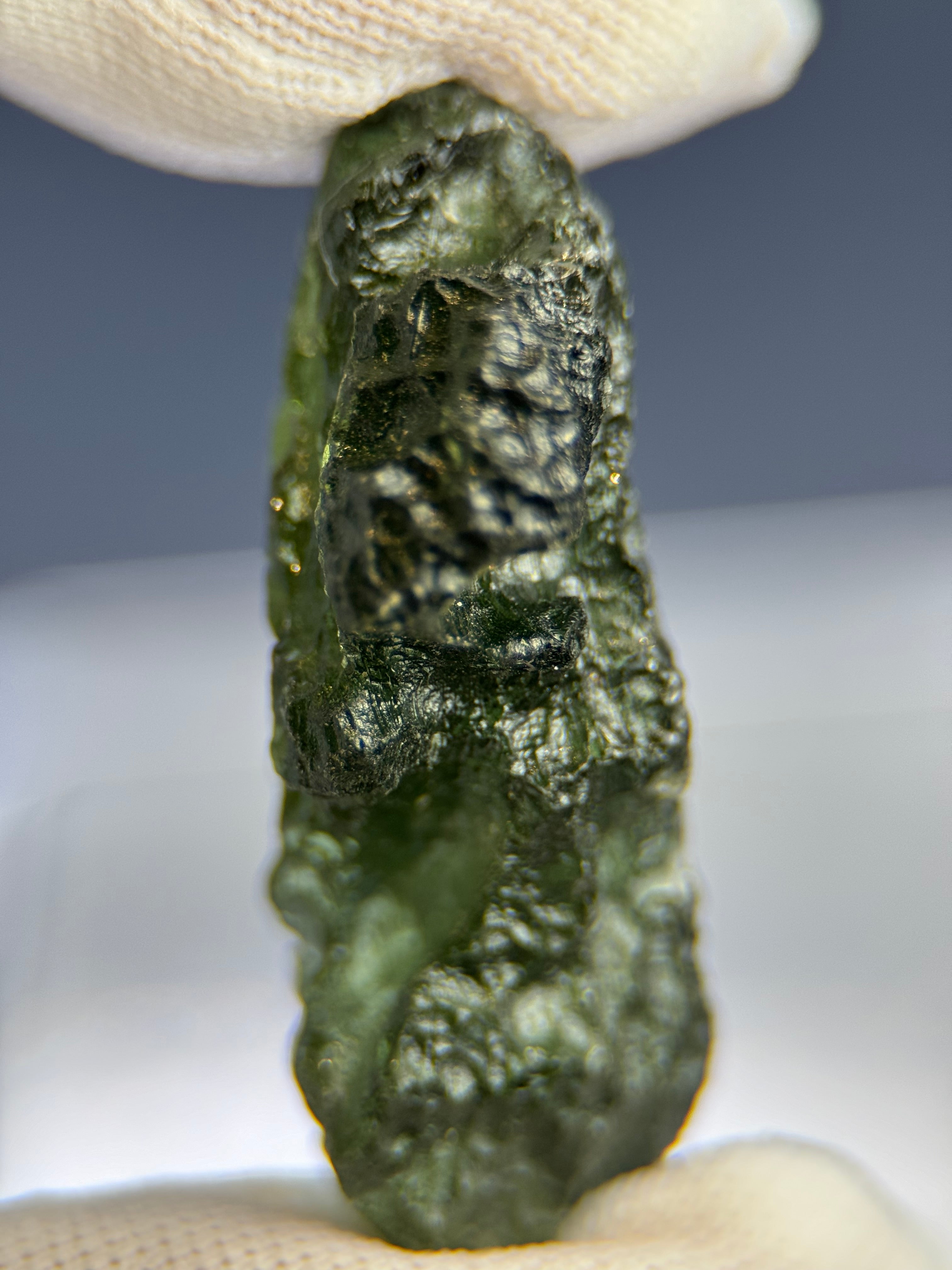 RAW MOLDAVITE, CZECH REPUBLIC. 5,83 GRAMS.