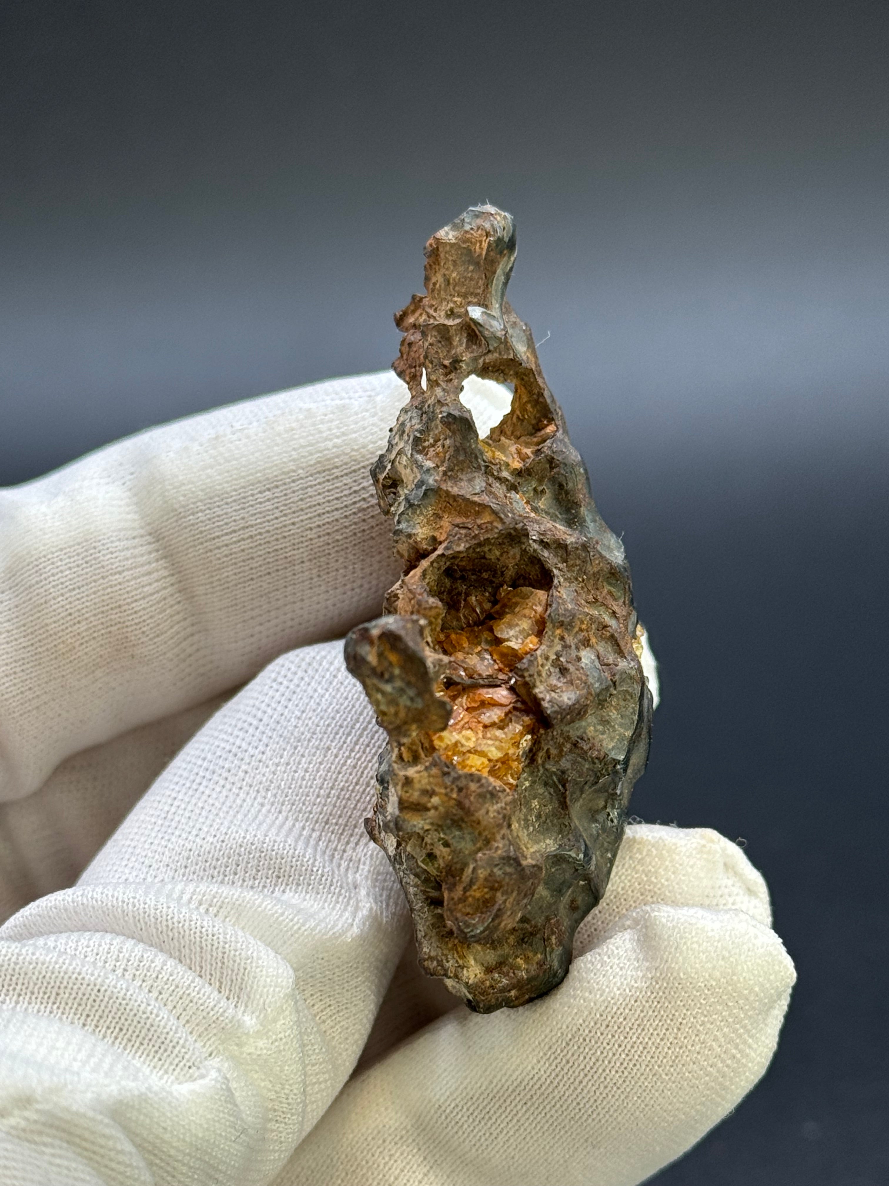 IMILAC PALLASITE METEORITE, CHILE. 55,41 grams. Full specimen.