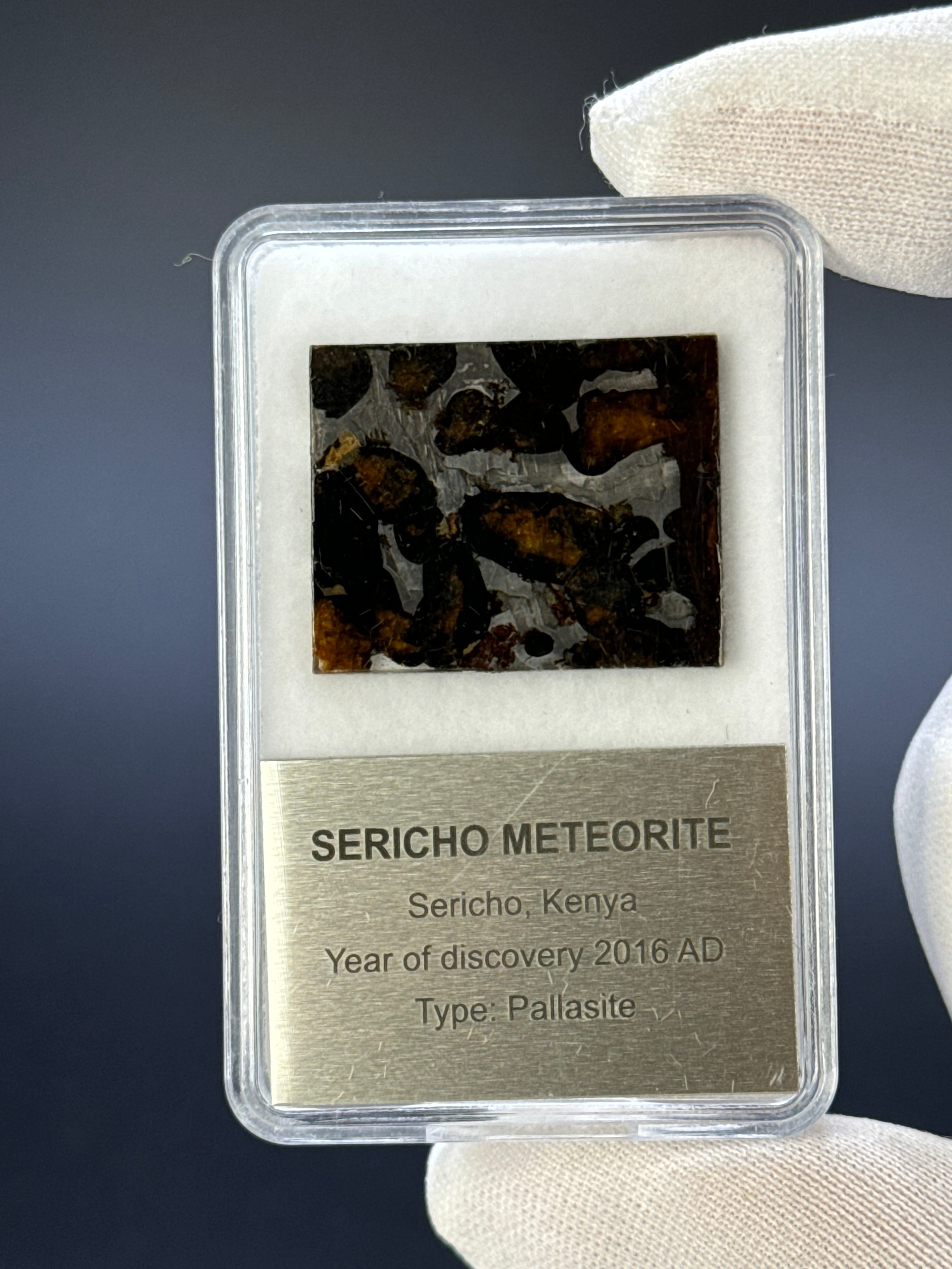 SERICHO METEORITE, KENYA. DISPLAY BOX. 4,7 GRAMS.