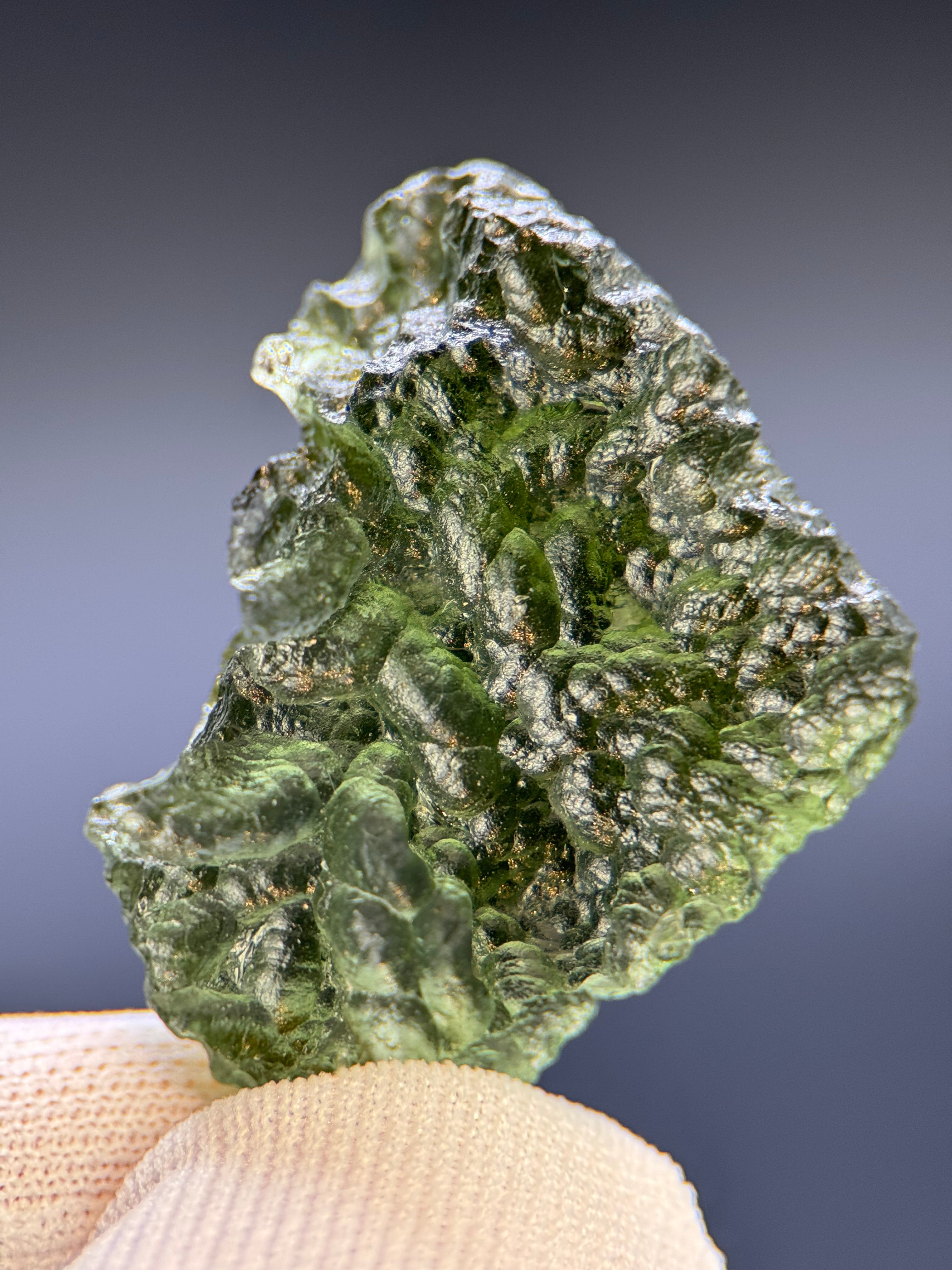 RAW MOLDAVITE, CZECH REPUBLIC. 5,64 GRAMS.