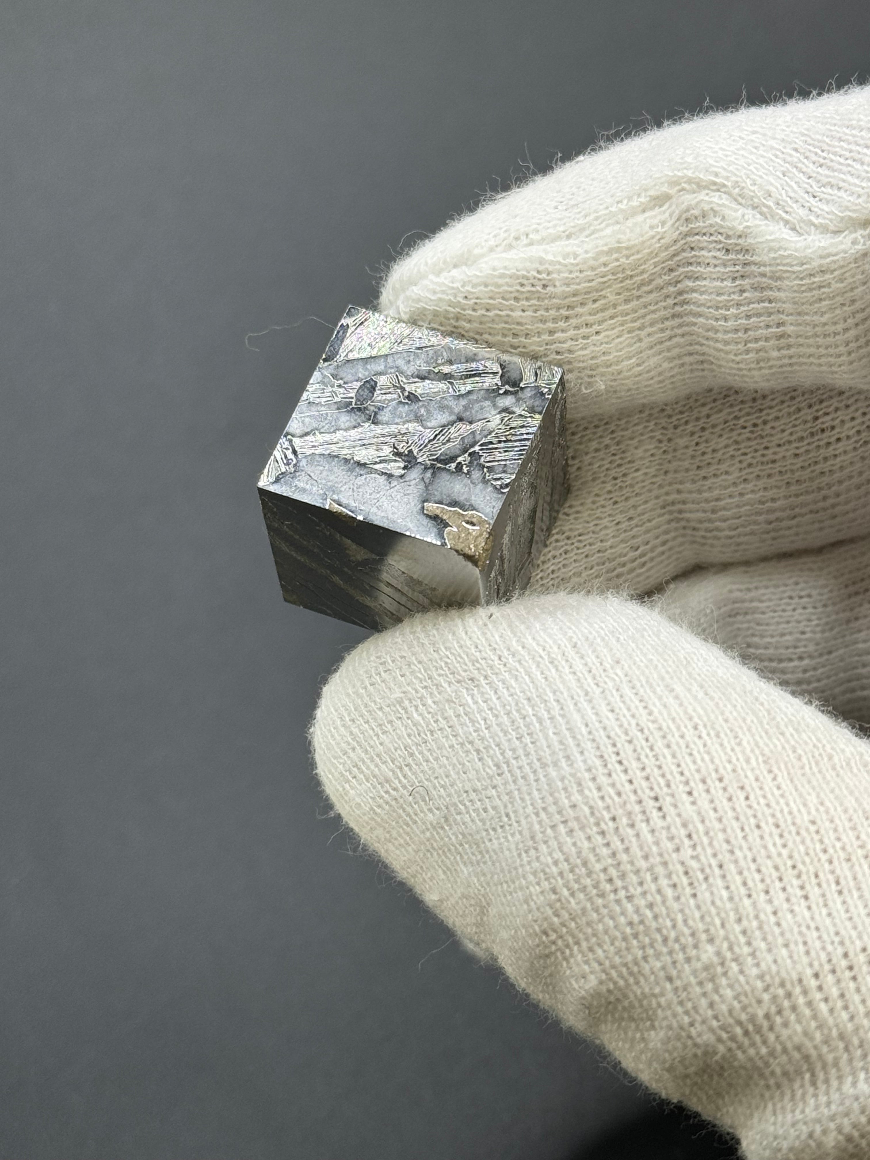 SEYMCHAN METEORITE, MAGADAN REGION, RUSSIA. 52 GRAMS CUBE.