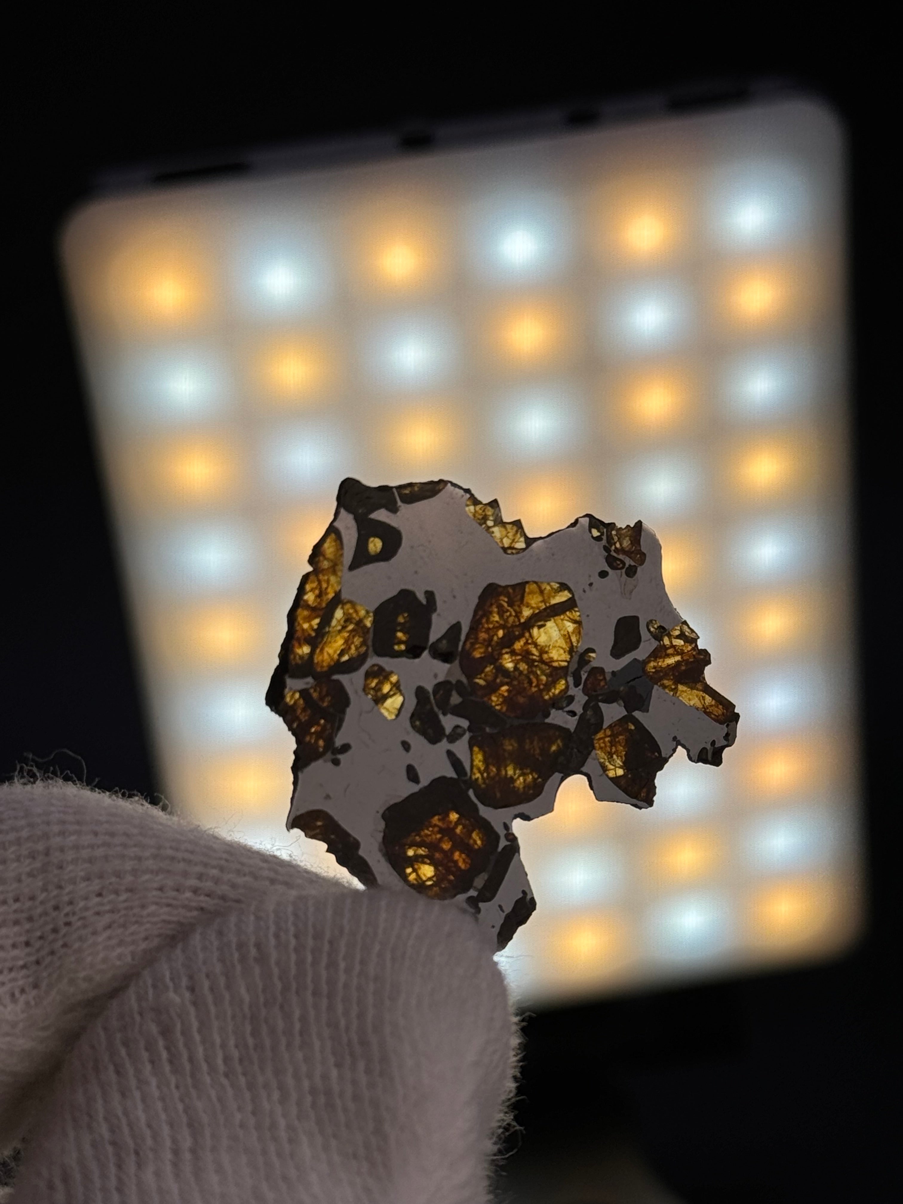 IMILAC PALLASITE METEORITE, CHILE. 3,18 grams.