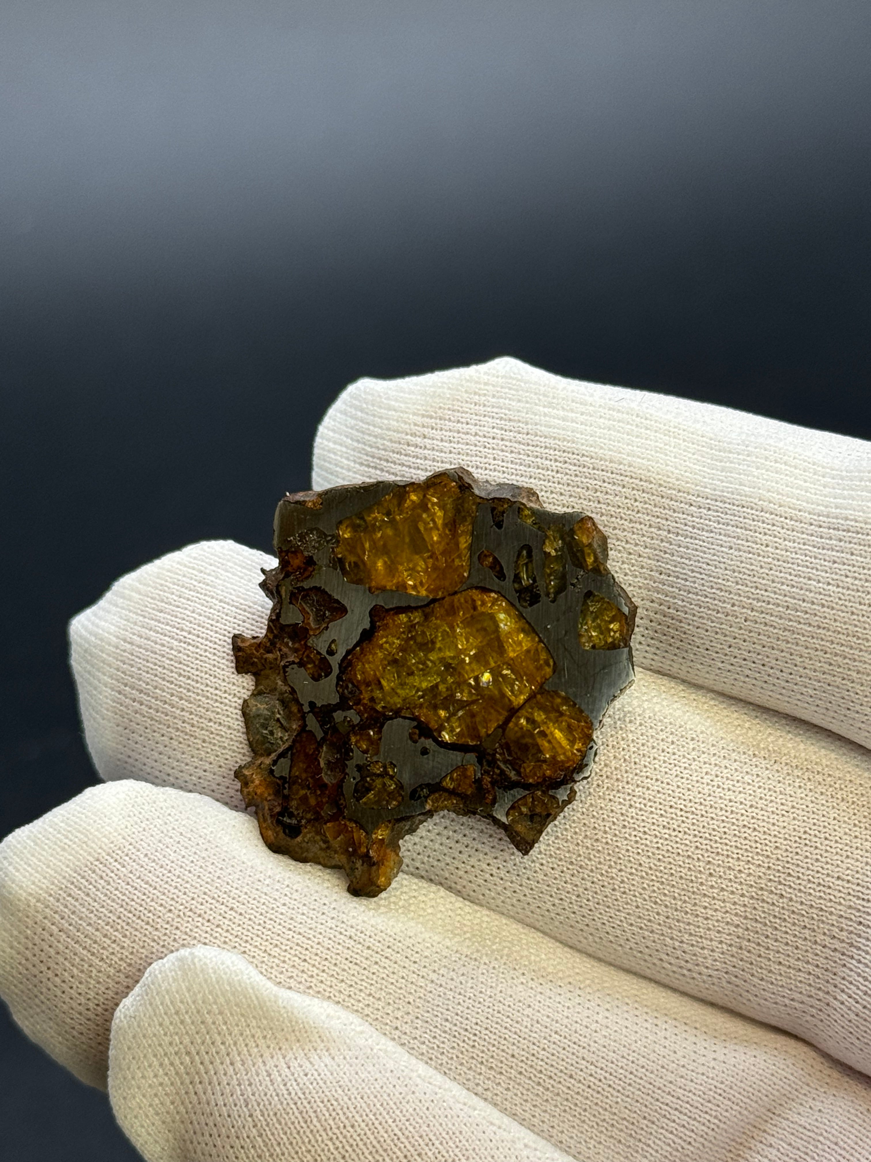IMILAC PALLASITE METEORITE, CHILE. 7,17 GRAMS