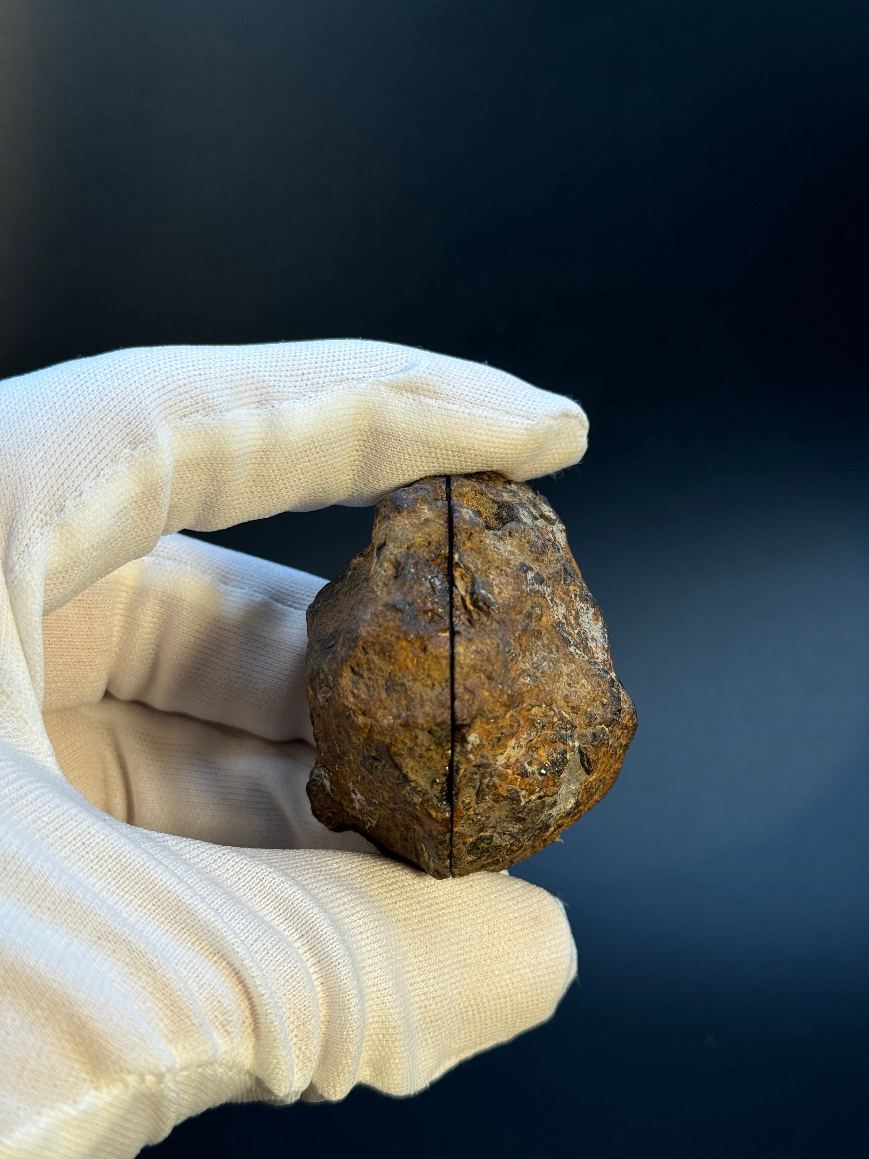 FULL SERICHO METEORITE FROM KENYA, IN TWO HALVES. TOTAL WEIGHT: 121,35 GRAMS.