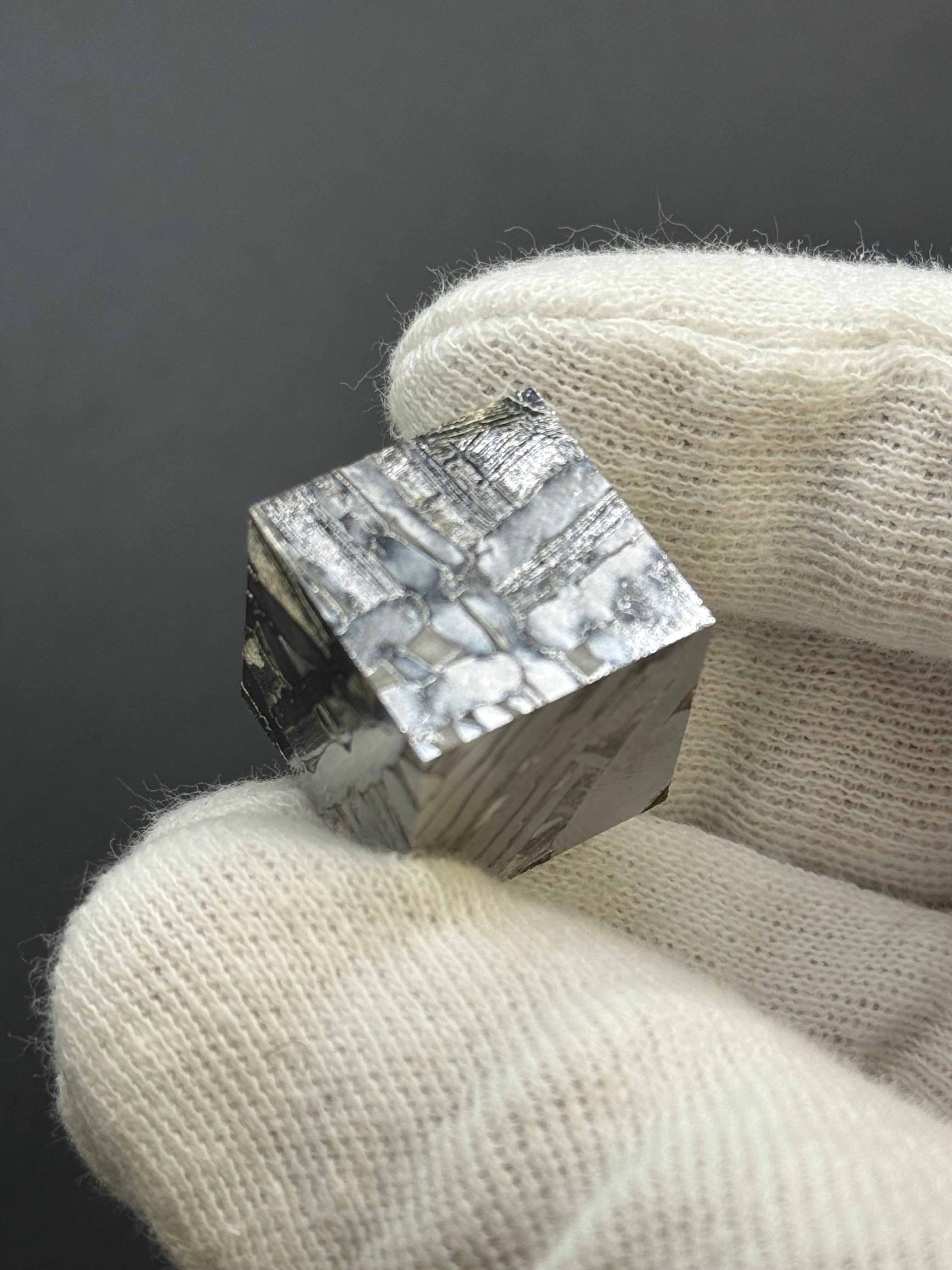 SEYMCHAN METEORITE, MAGADAN REGION, RUSSIA. 52 GRAMS CUBE.