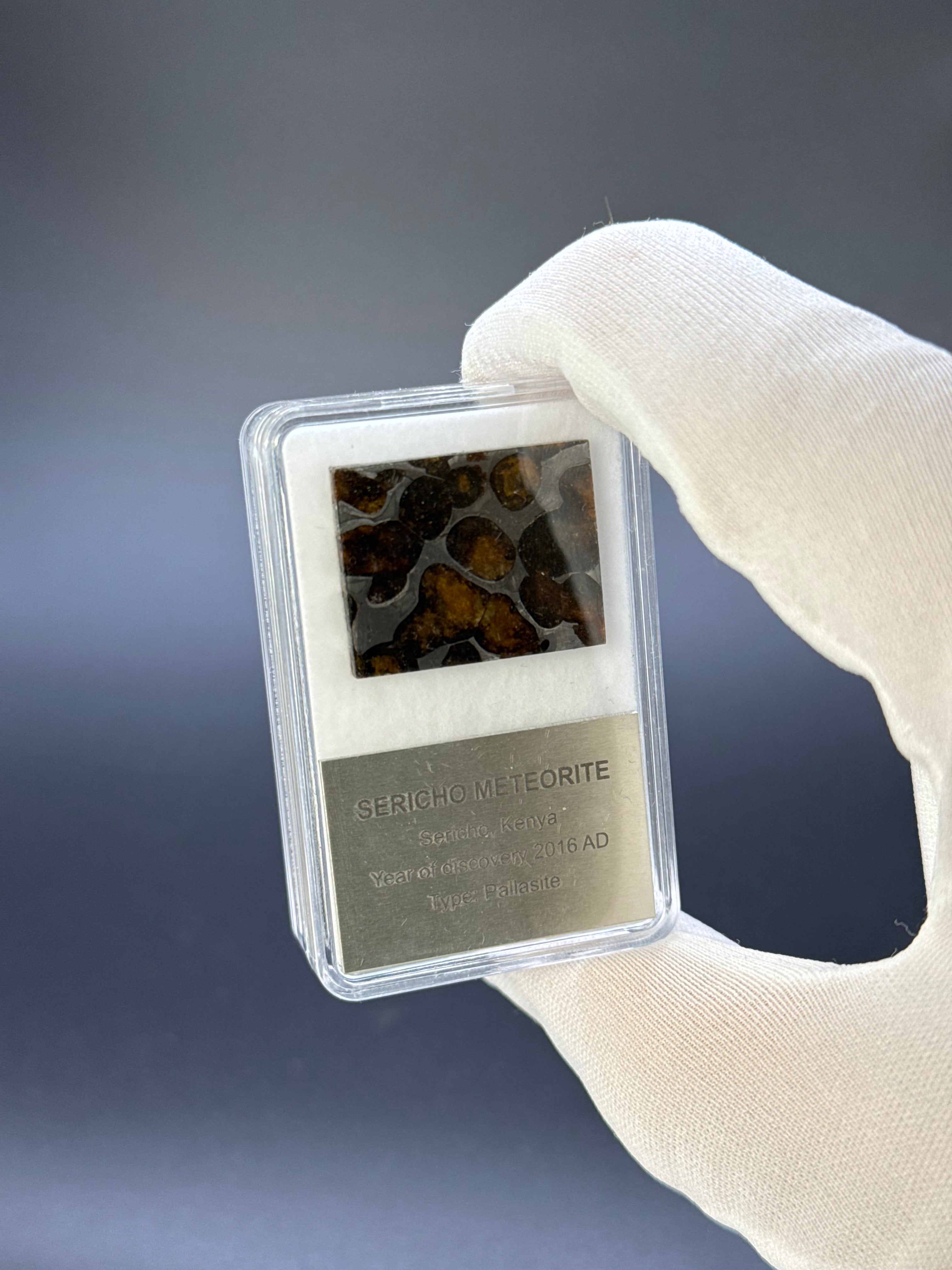 SERICHO METEORITE, KENYA. DISPLAY BOX. 5 GRAMS.