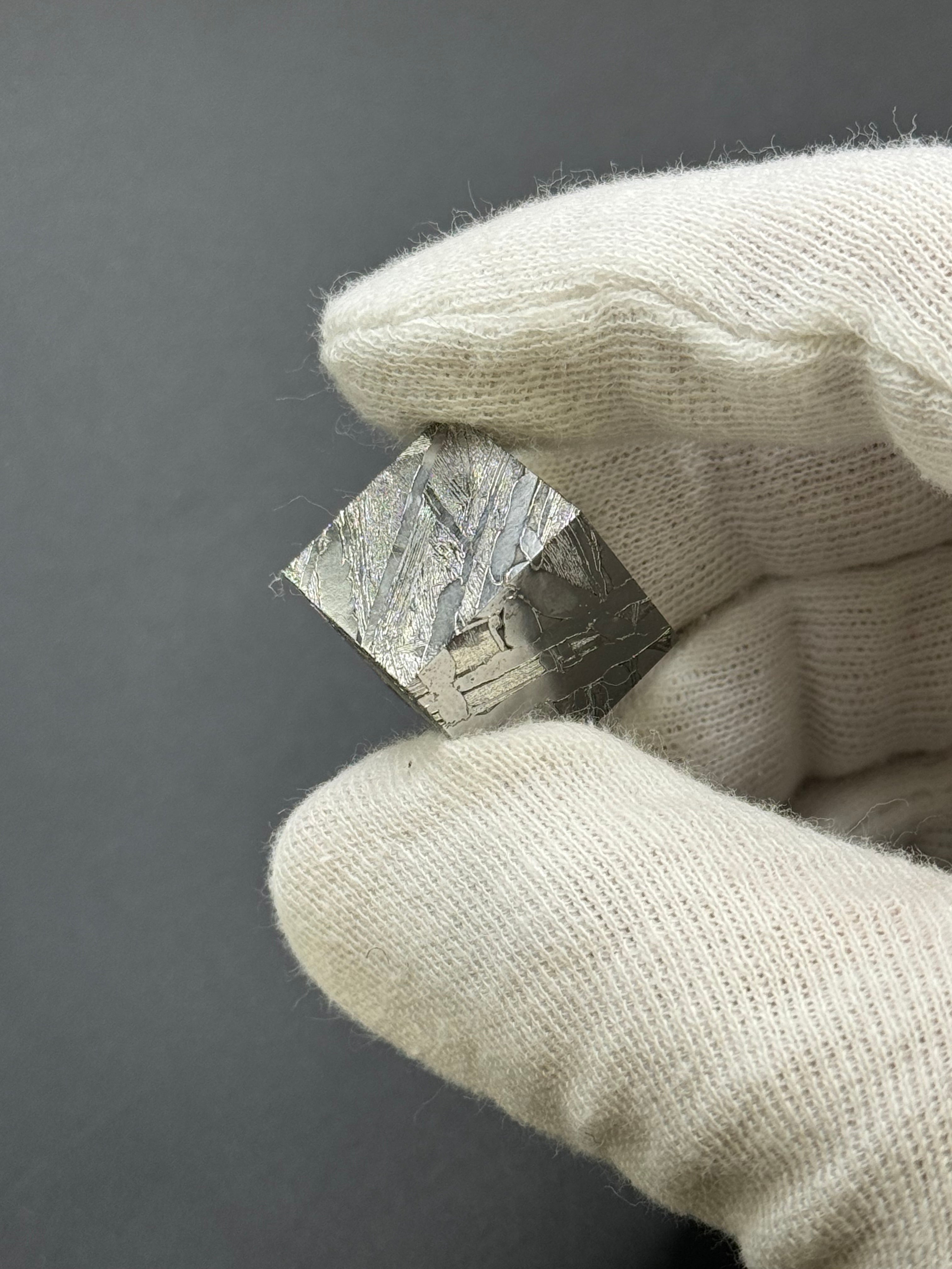 SEYMCHAN METEORITE, MAGADAN REGION, RUSSIA. 52 GRAMS CUBE.