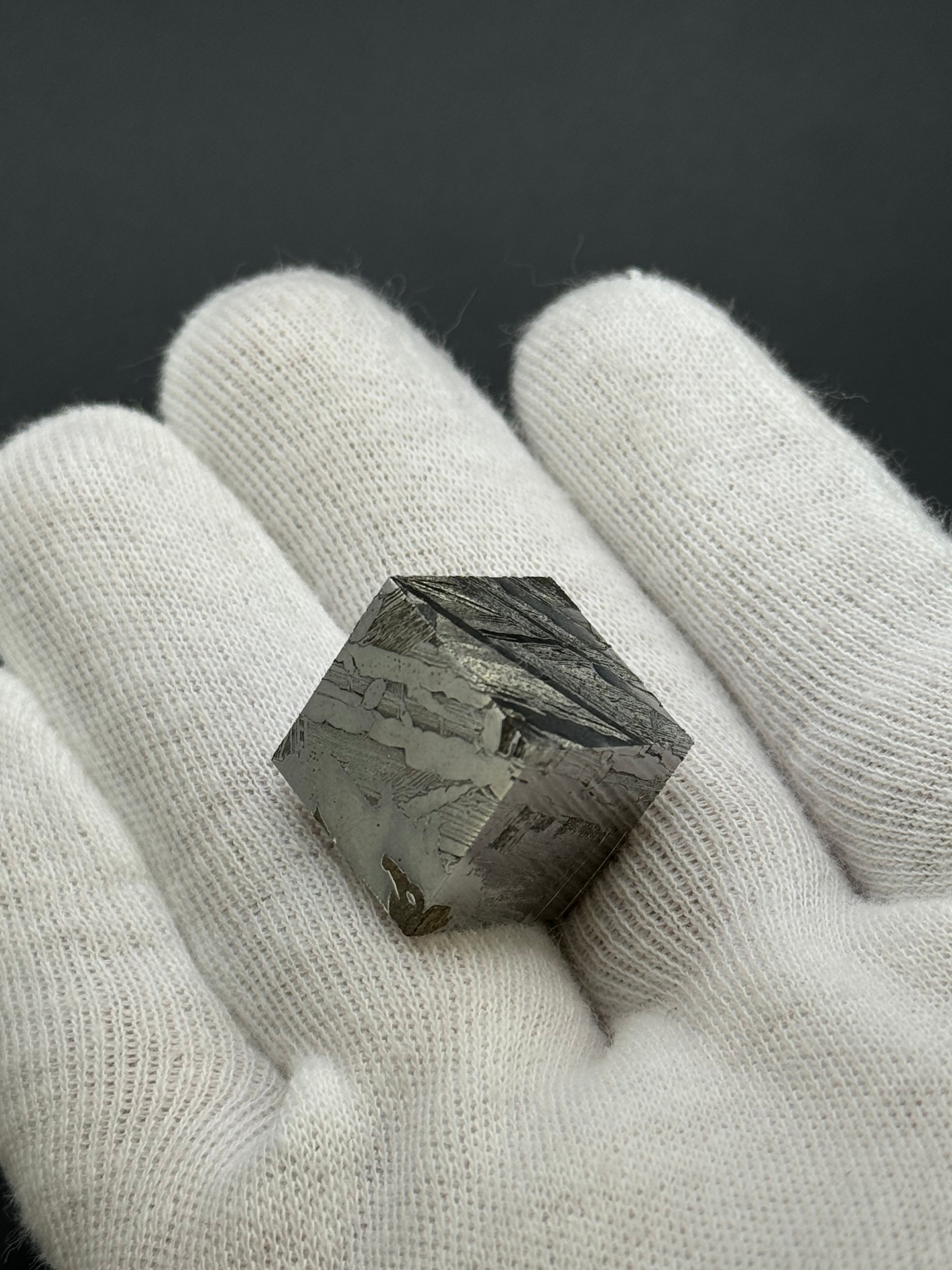 SEYMCHAN METEORITE, MAGADAN REGION, RUSSIA. 52 GRAMS CUBE.