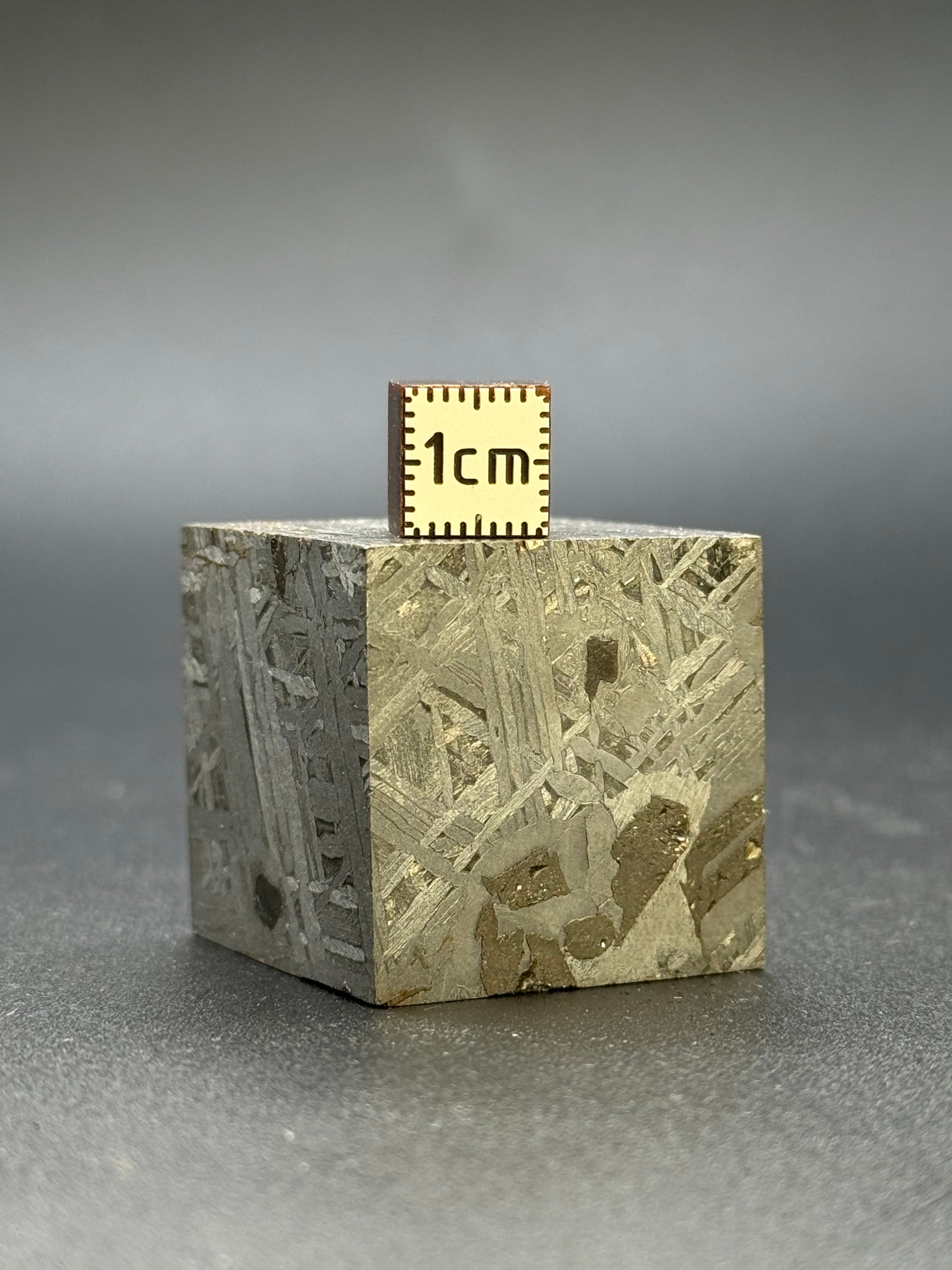ALETAI, GOBI DESERT, CHINA. 196 GRAMS CUBE.