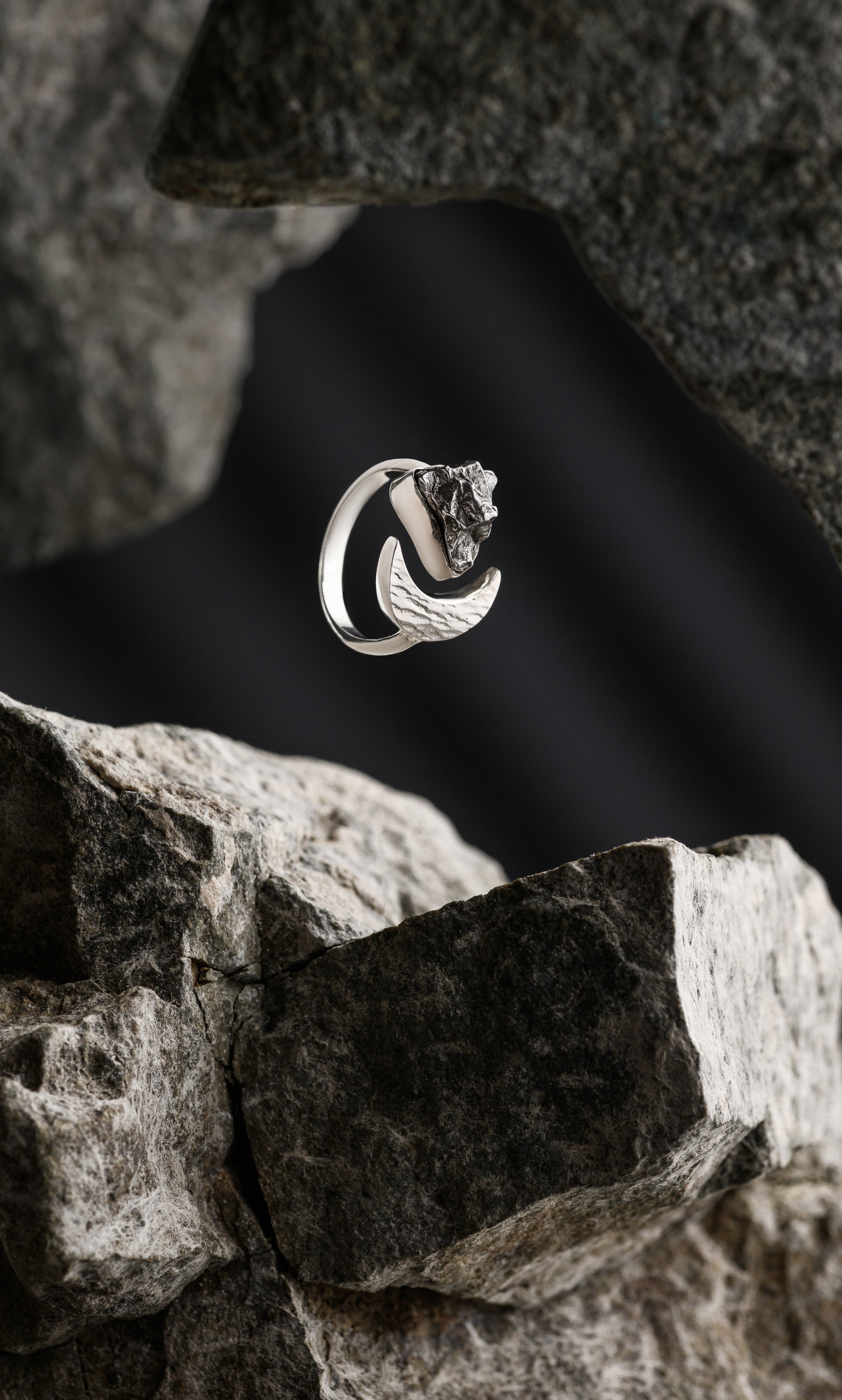 Moon ring with Campo del Cielo meteorite