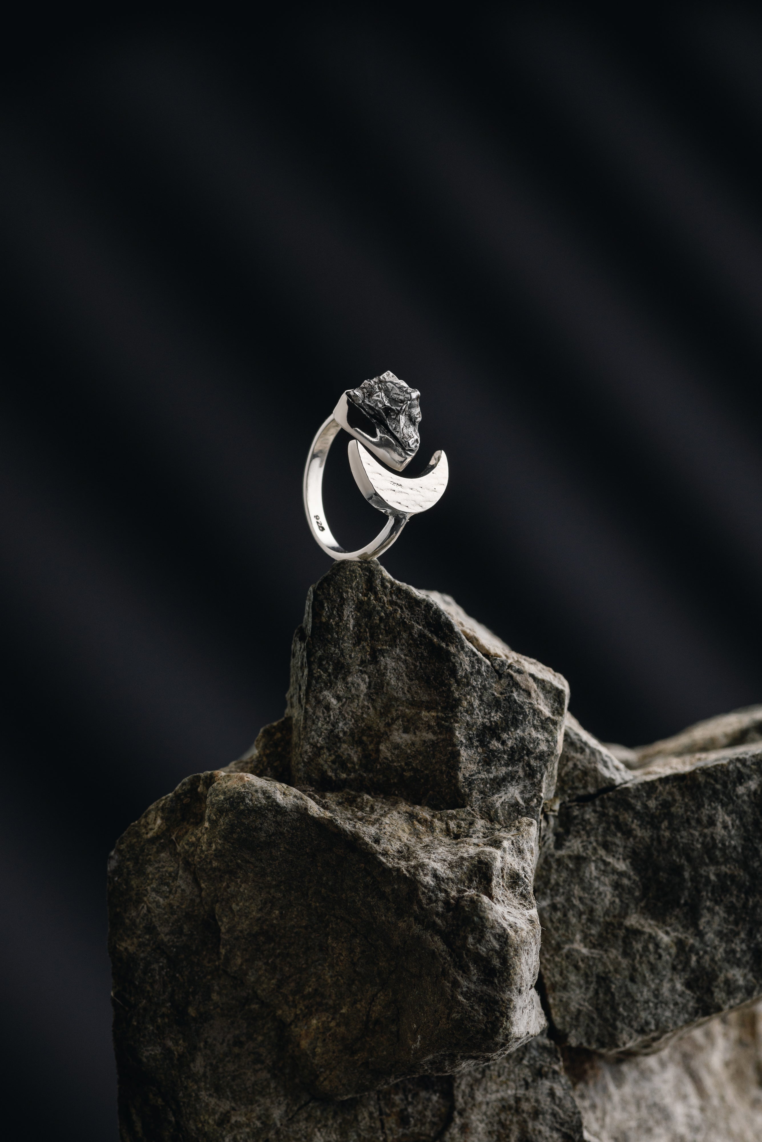 Moon ring with Campo del Cielo meteorite