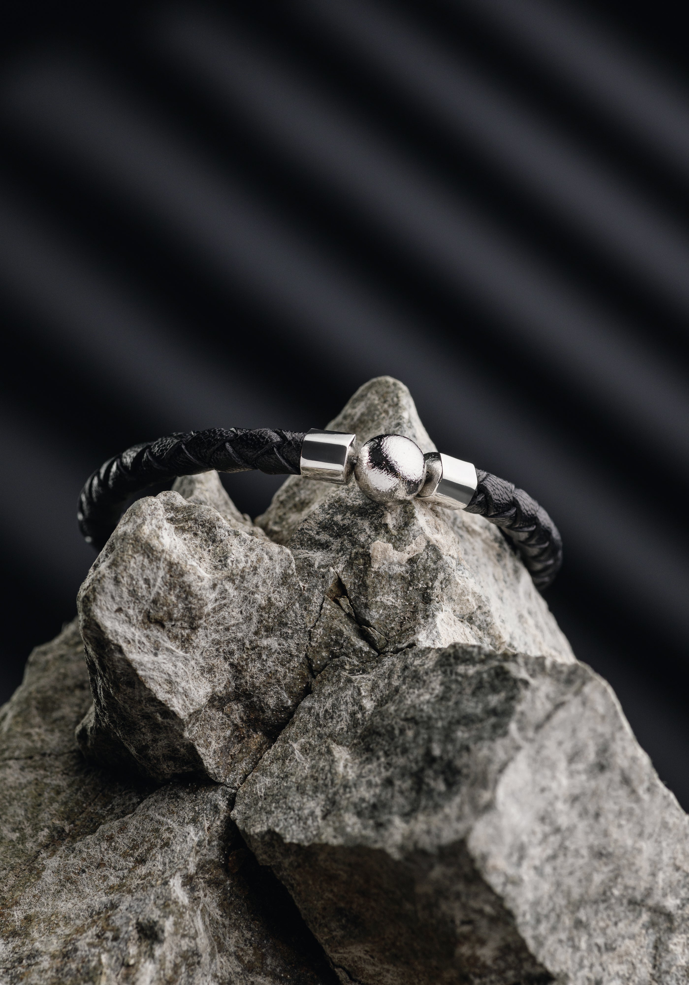 Muonionalusta Meteorite bead Bracelet with Leather strap