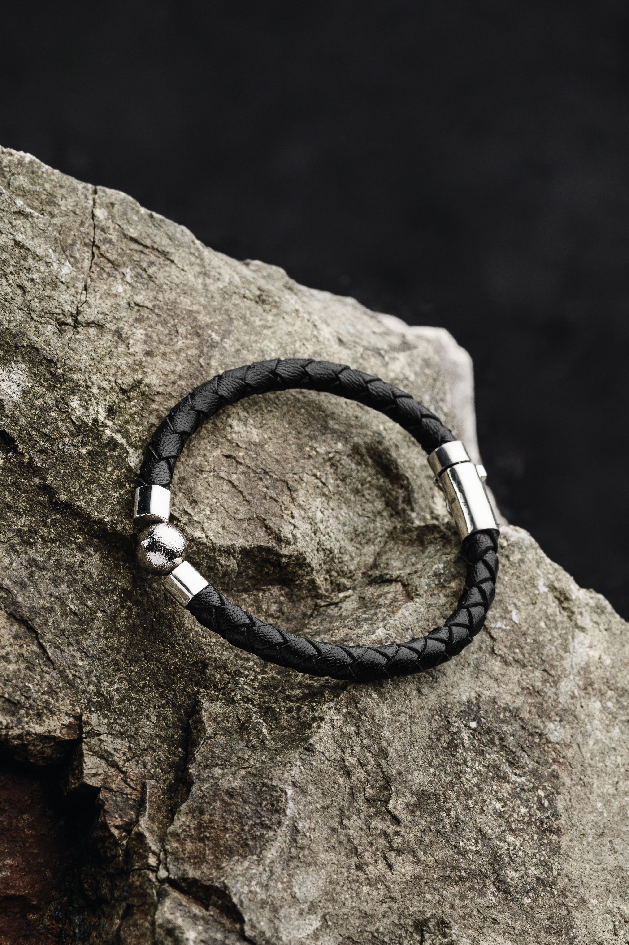 Muonionalusta Meteorite bead Bracelet with Leather strap