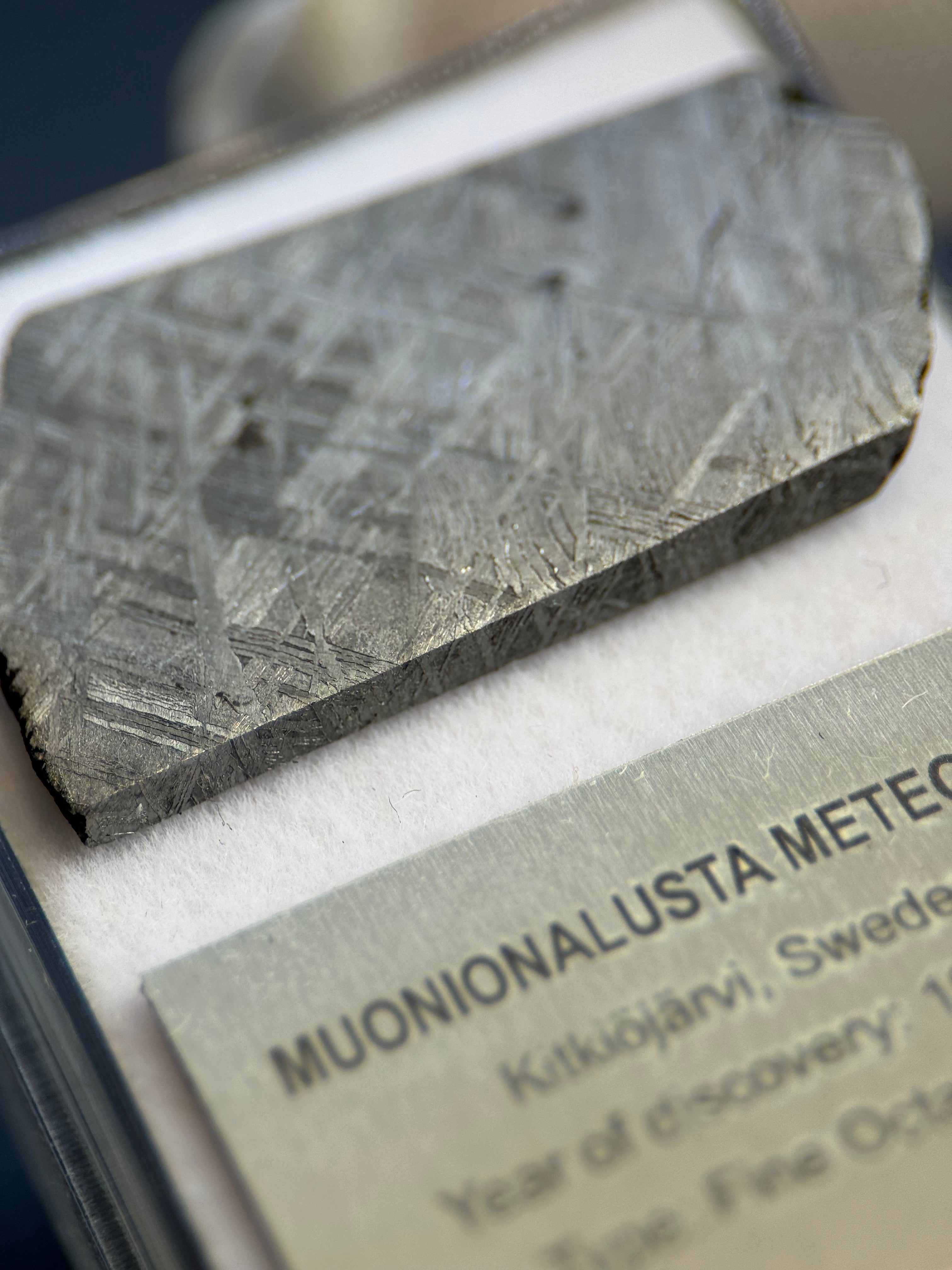 MUONIONALUSTA METEORITE, SWEDEN. DISPLAY BOX. 12,4 GRAMS.