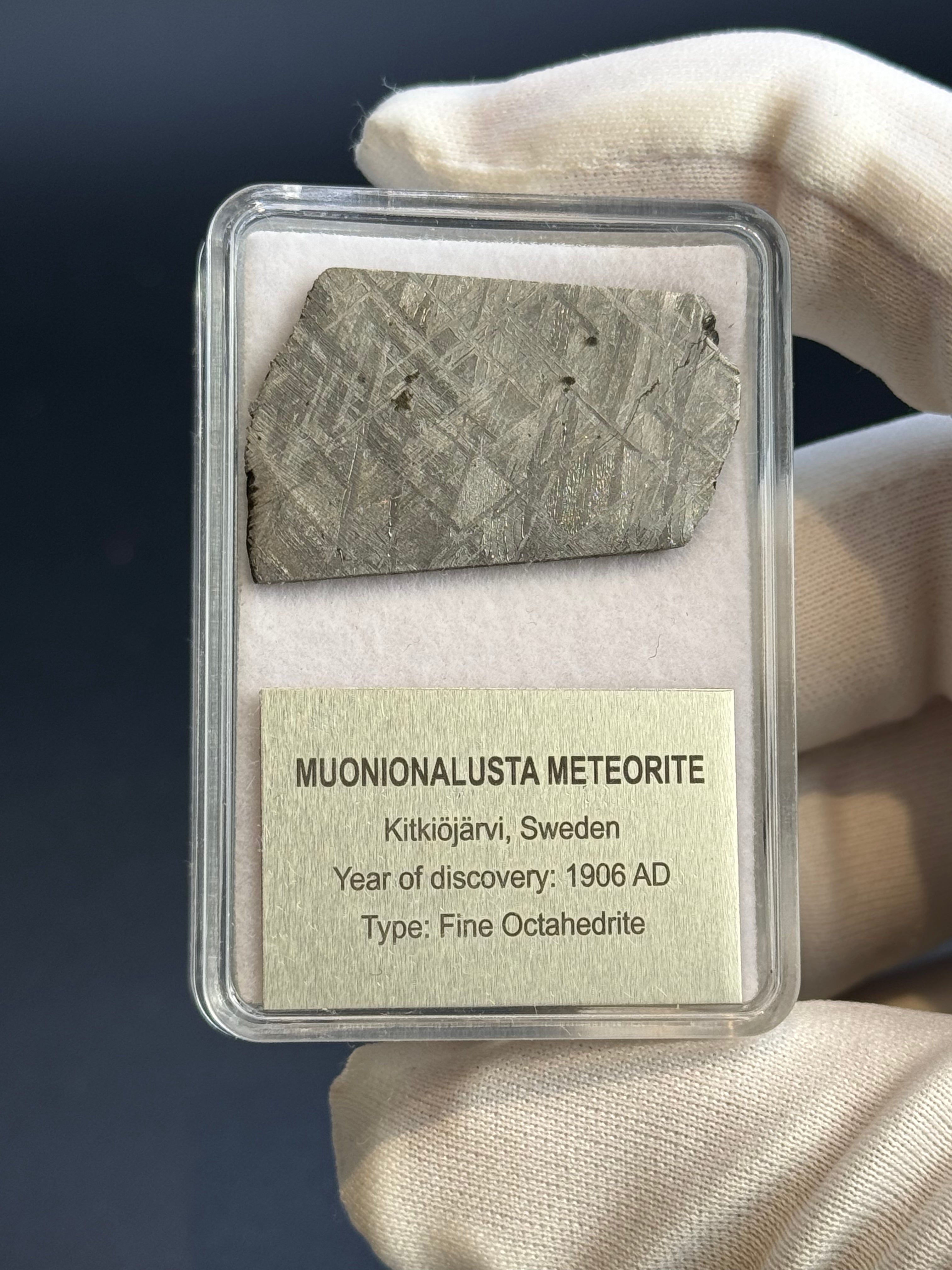 MUONIONALUSTA METEORITE, SWEDEN. DISPLAY BOX. 12,4 GRAMS.