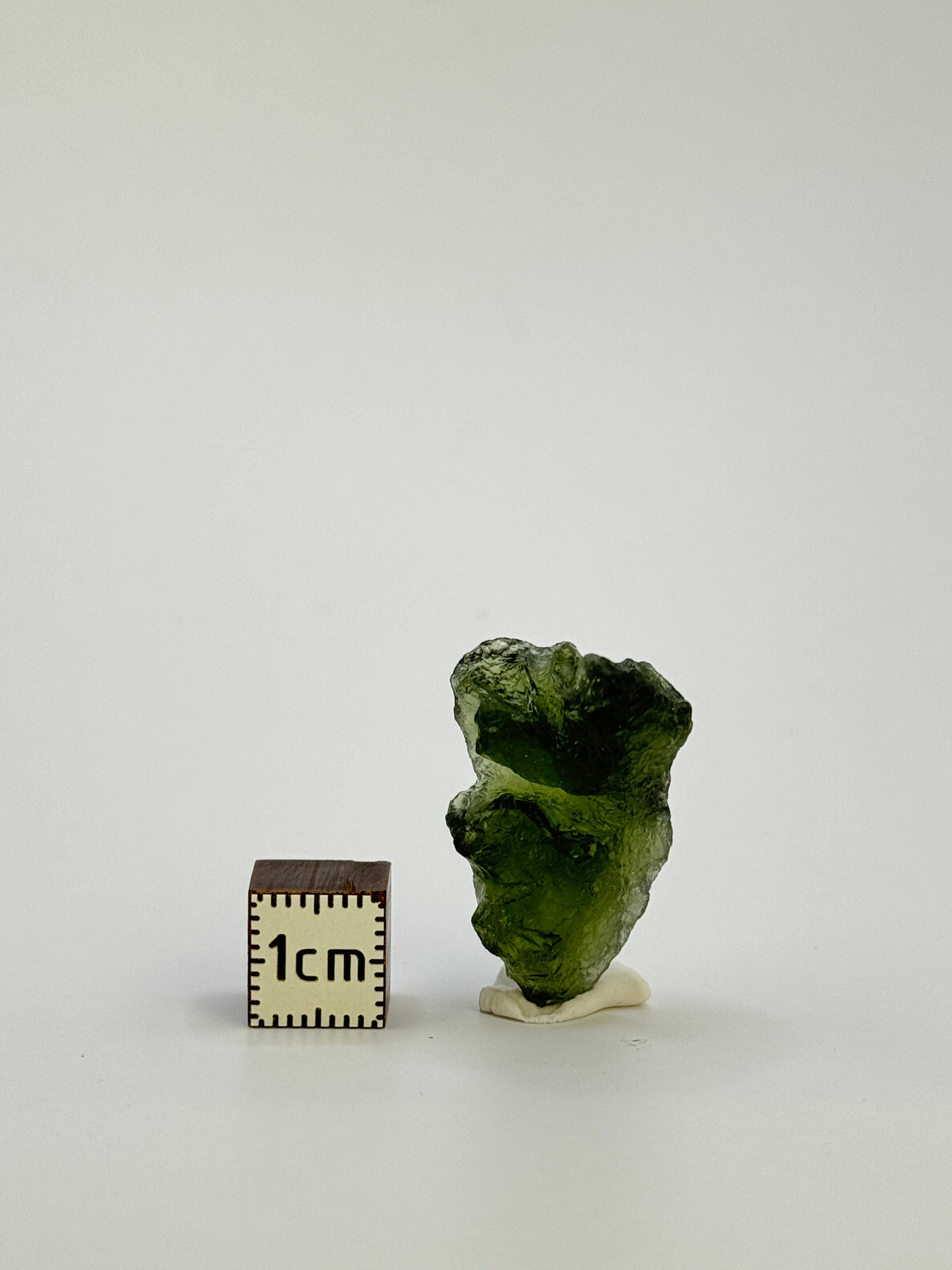 Raw Moldavite, Czech Republic. 4,60 grams.