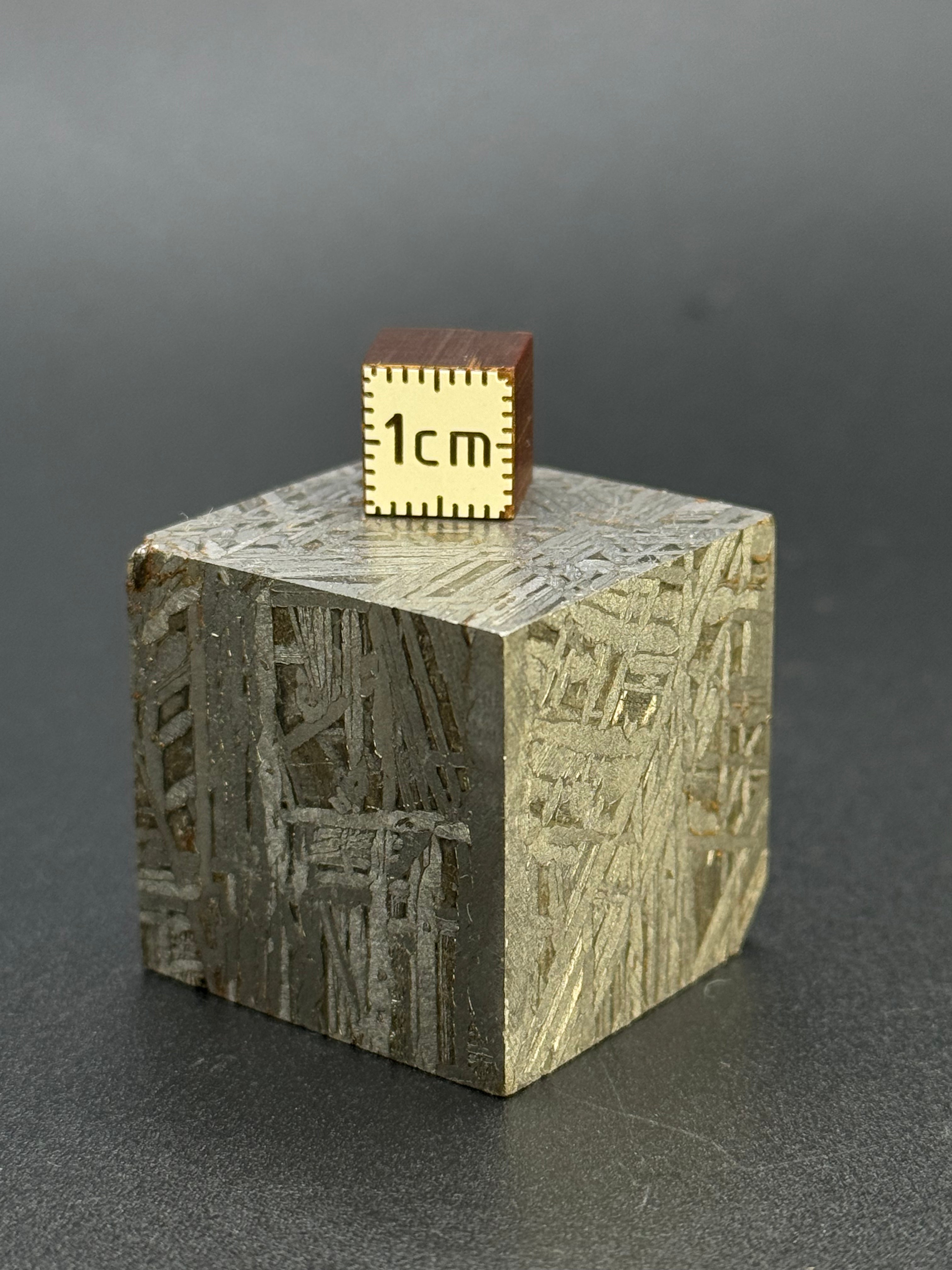 ALETAI, GOBI DESERT, CHINA. 190 GRAMS CUBE.