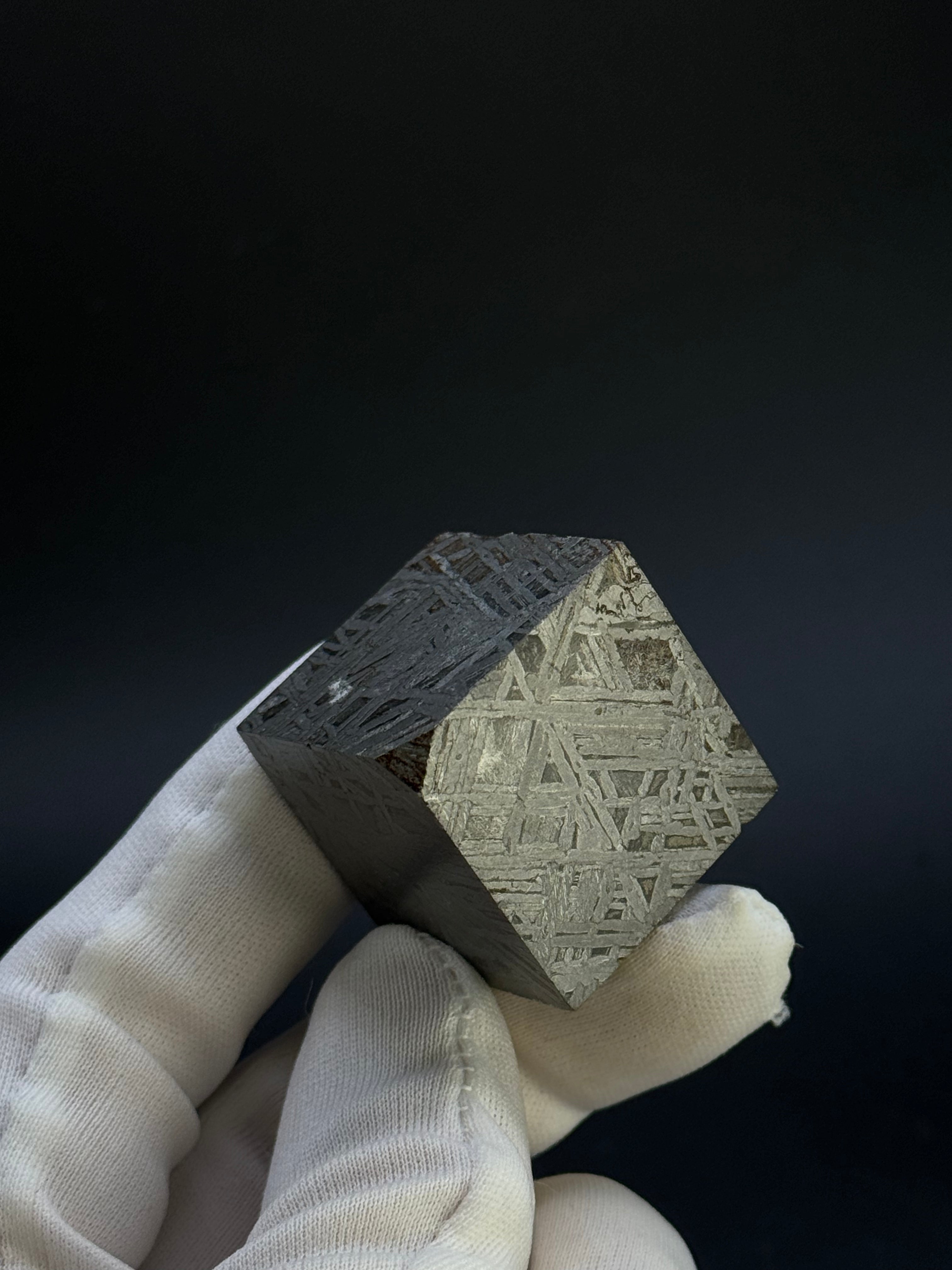 ALETAI, GOBI DESERT, CHINA. 190 GRAMS CUBE.