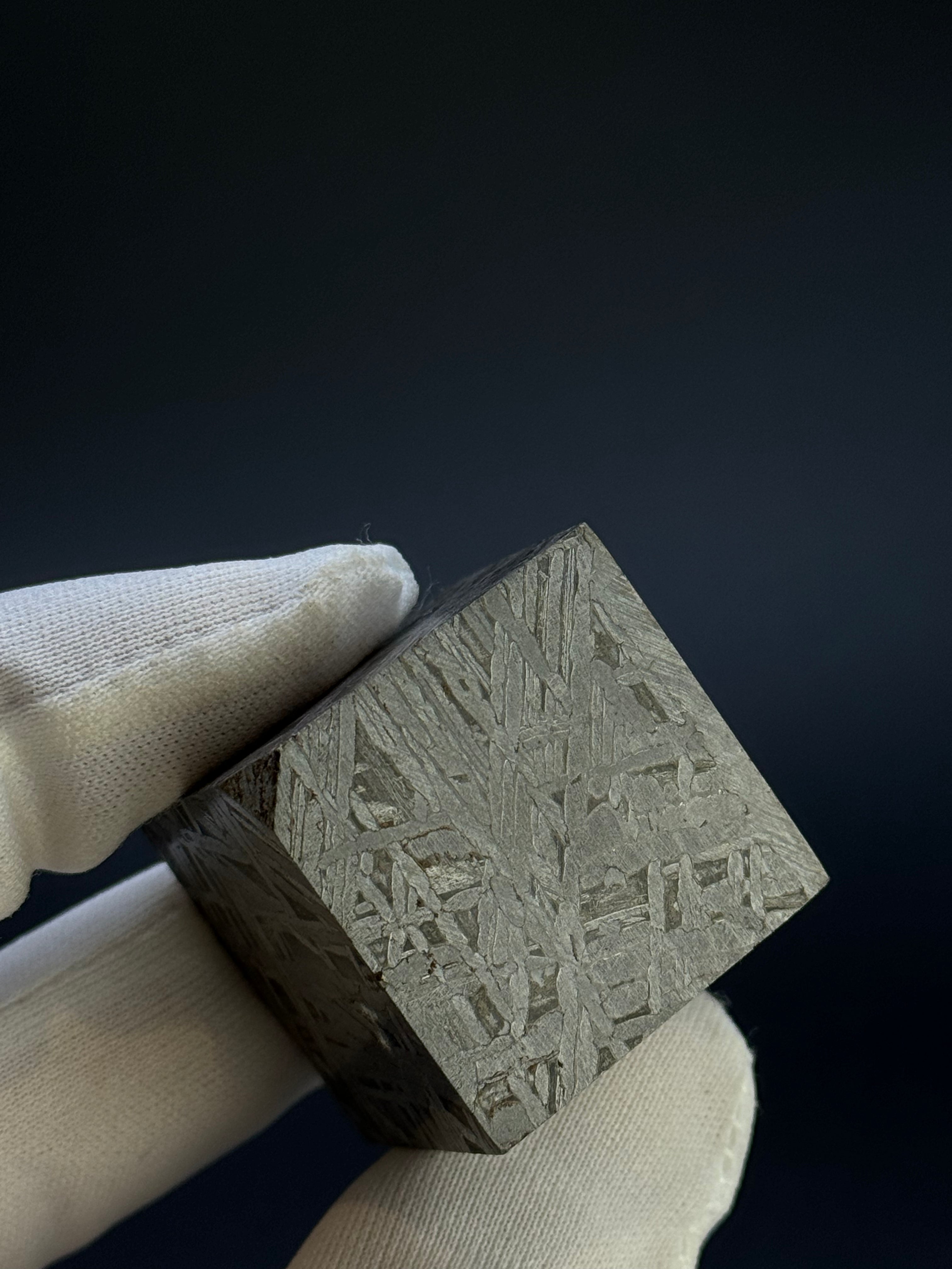 ALETAI, GOBI DESERT, CHINA. 190 GRAMS CUBE.