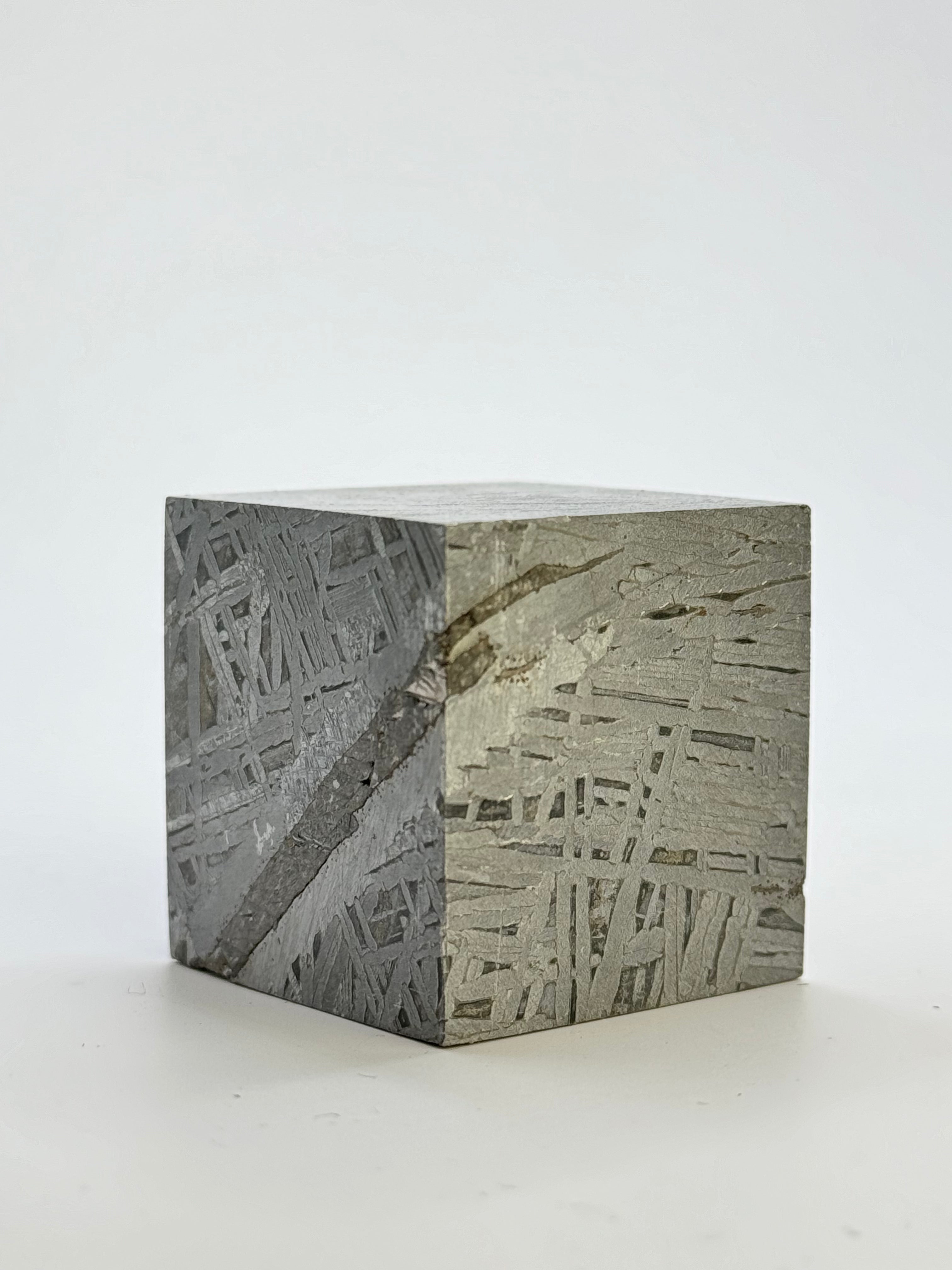 Aletai Meteorite Cube, Gobi Desert, China. 188,67 grams