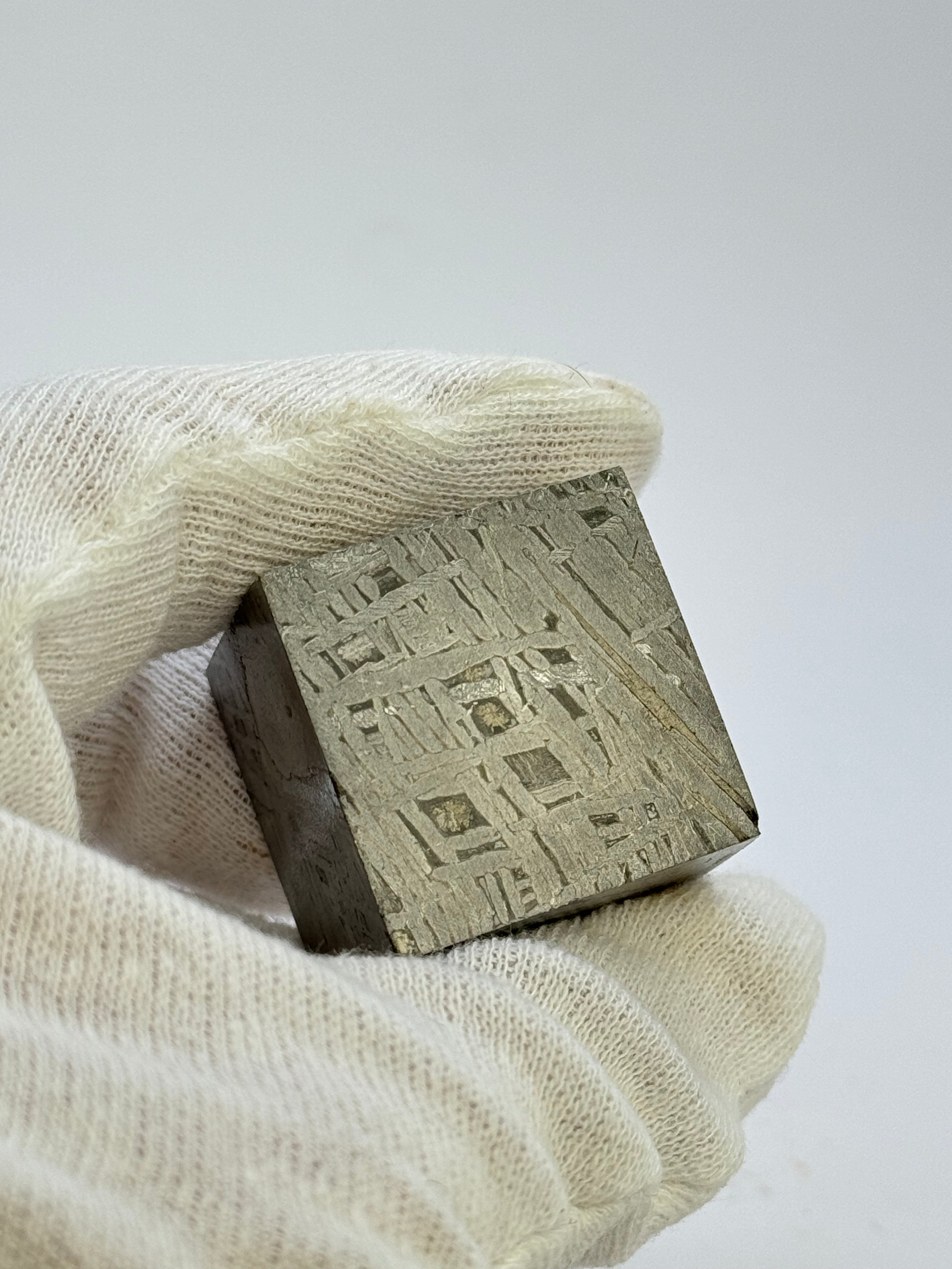 Aletai meteorite Cube, Gobi Desert, China. 190 grams.