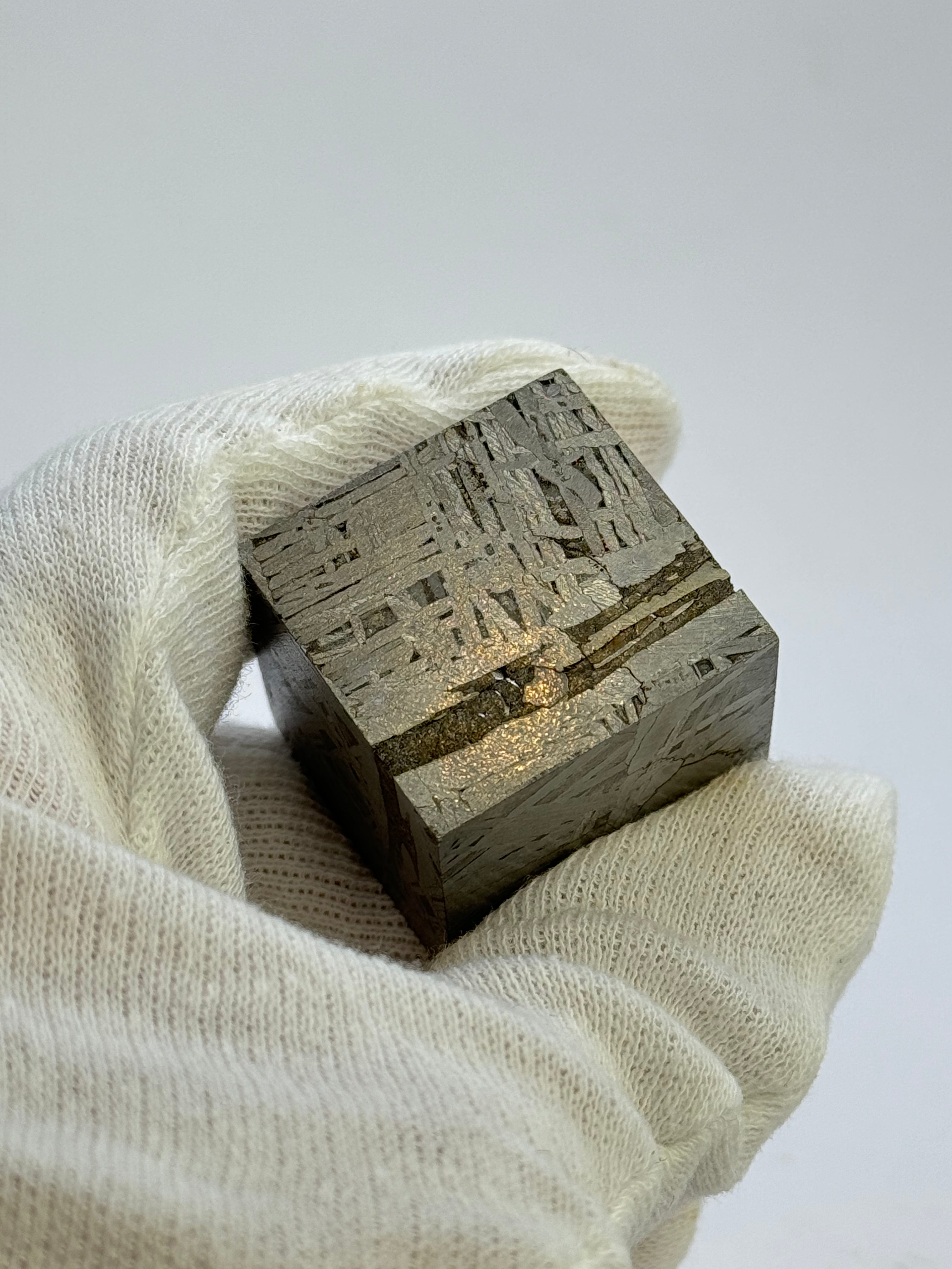 Aletai meteorite Cube, Gobi Desert, China. 190 grams.