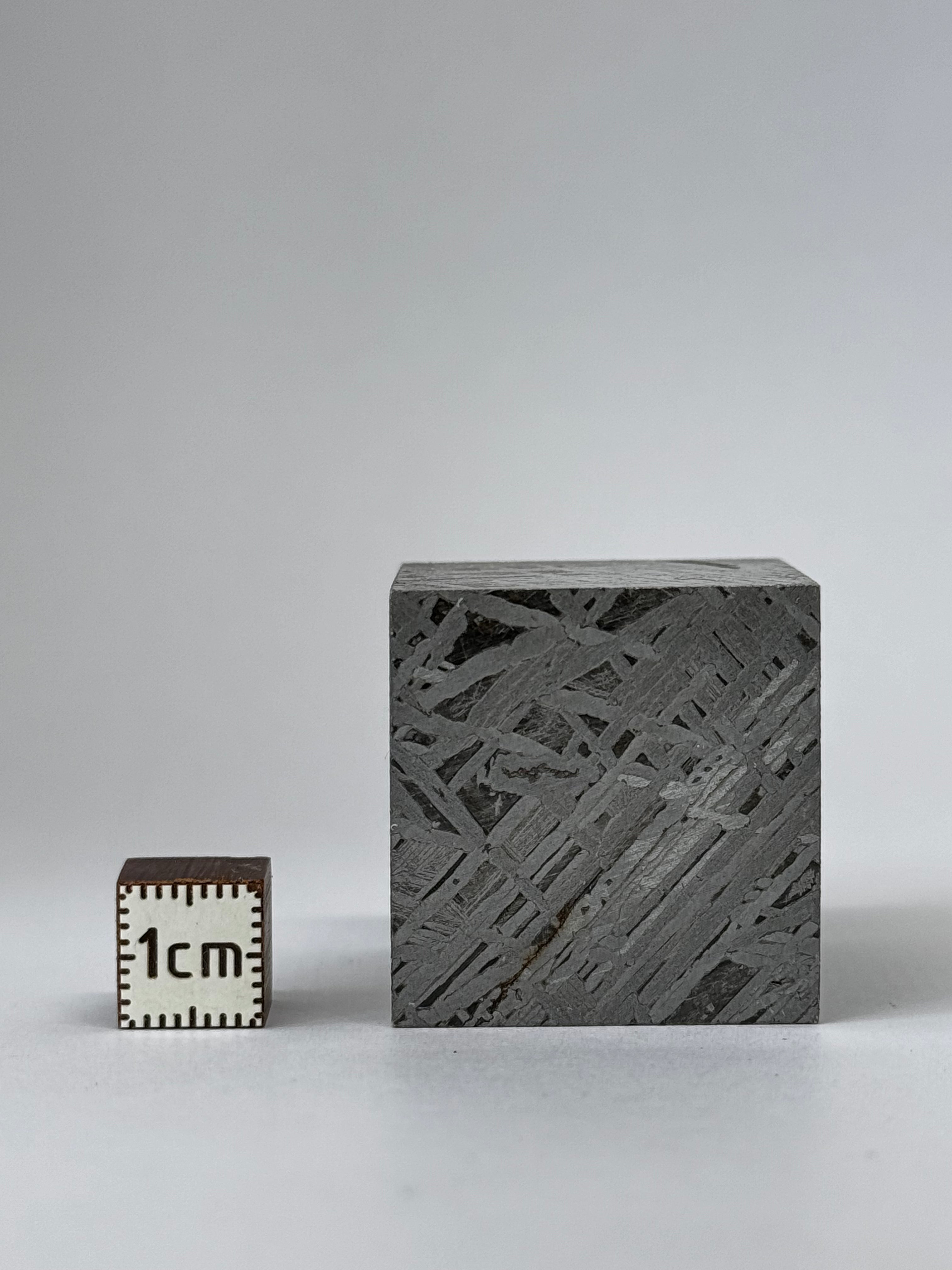 Aletai Meteorite, Gobi Desert, China. 191,97 grams Cube.