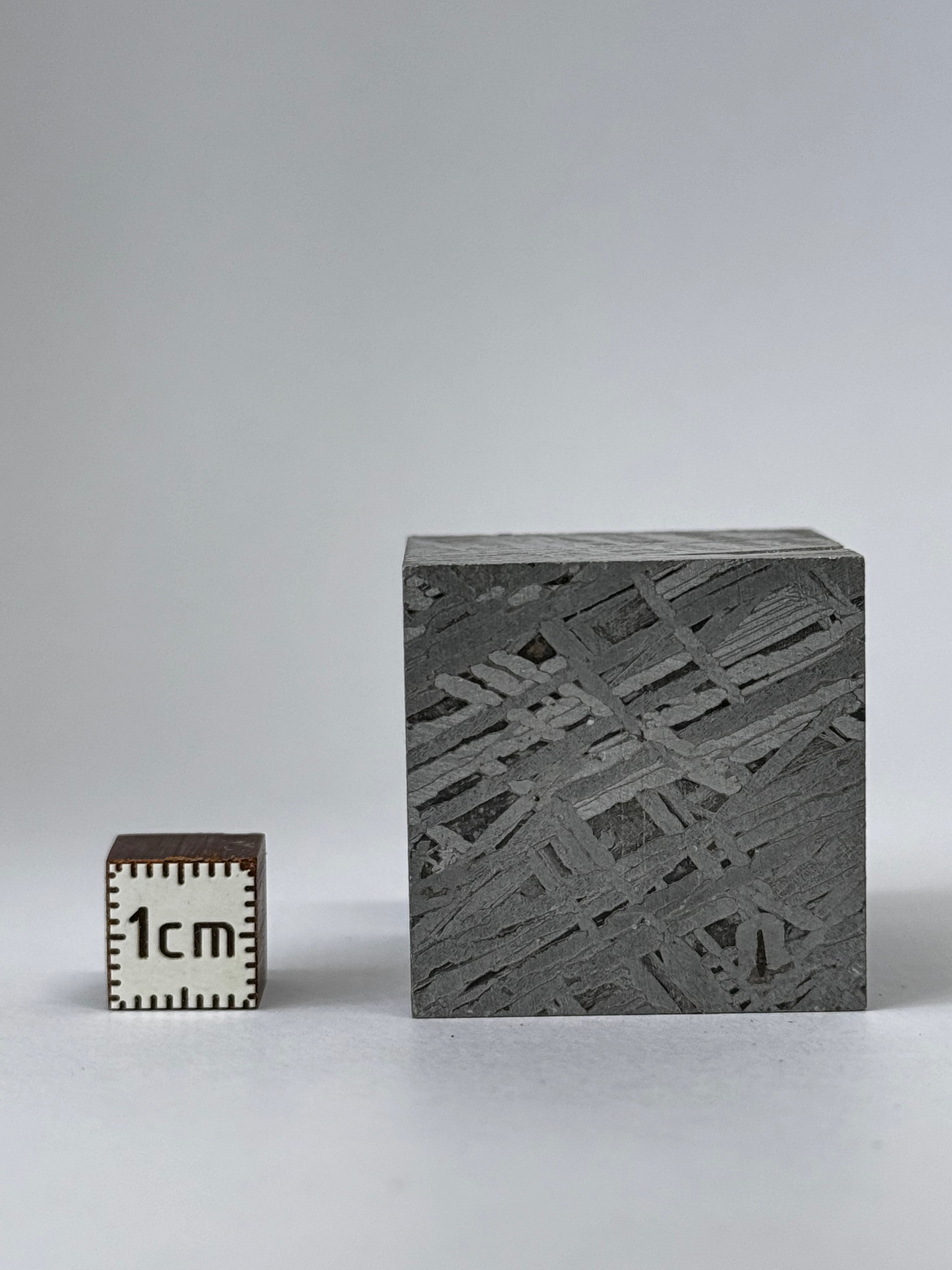 Aletai Meteorite, Gobi Desert, China. 191,97 grams Cube.