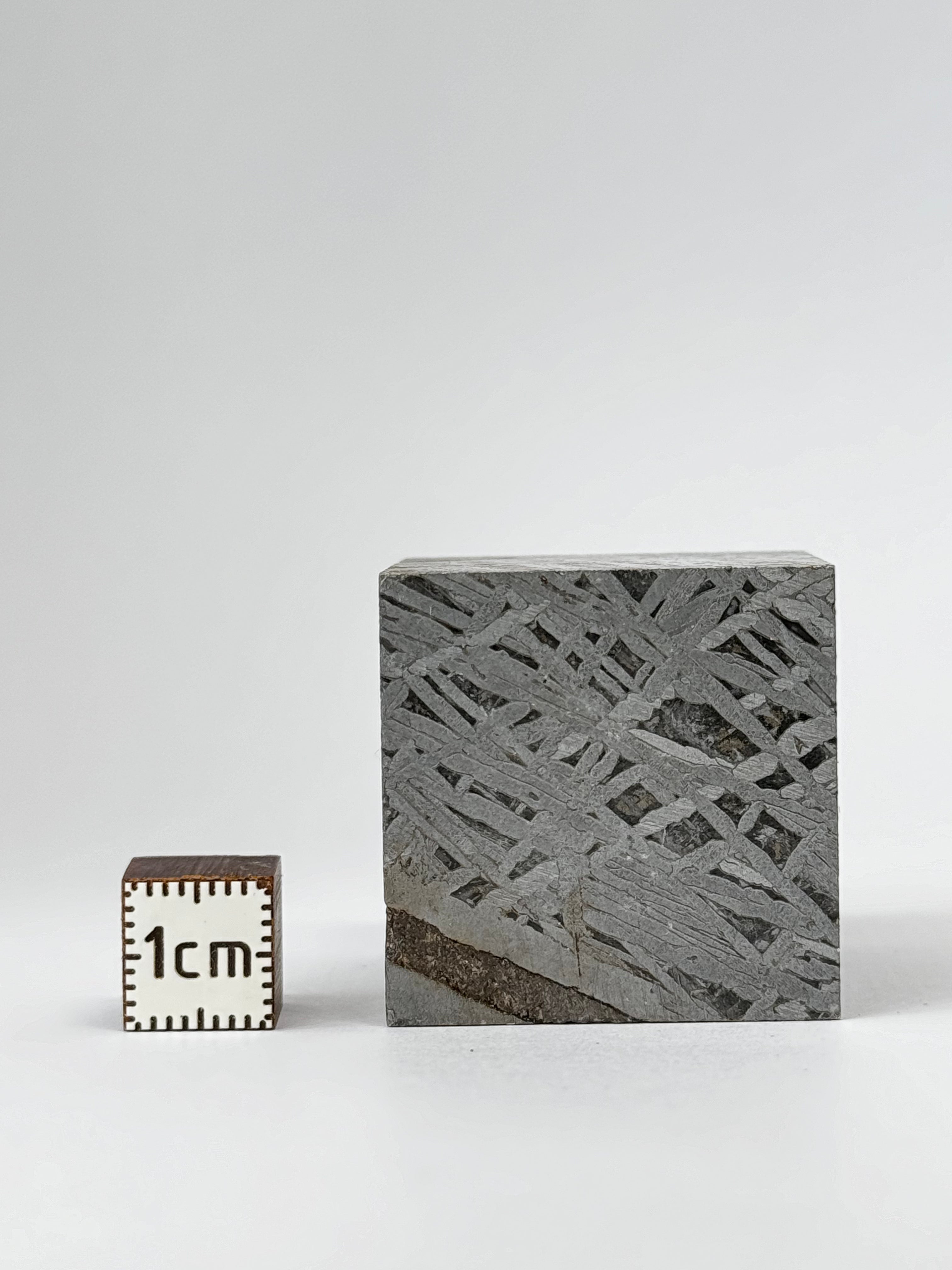 Aletai Meteorite, Gobi Desert, China. 191,97 grams Cube.
