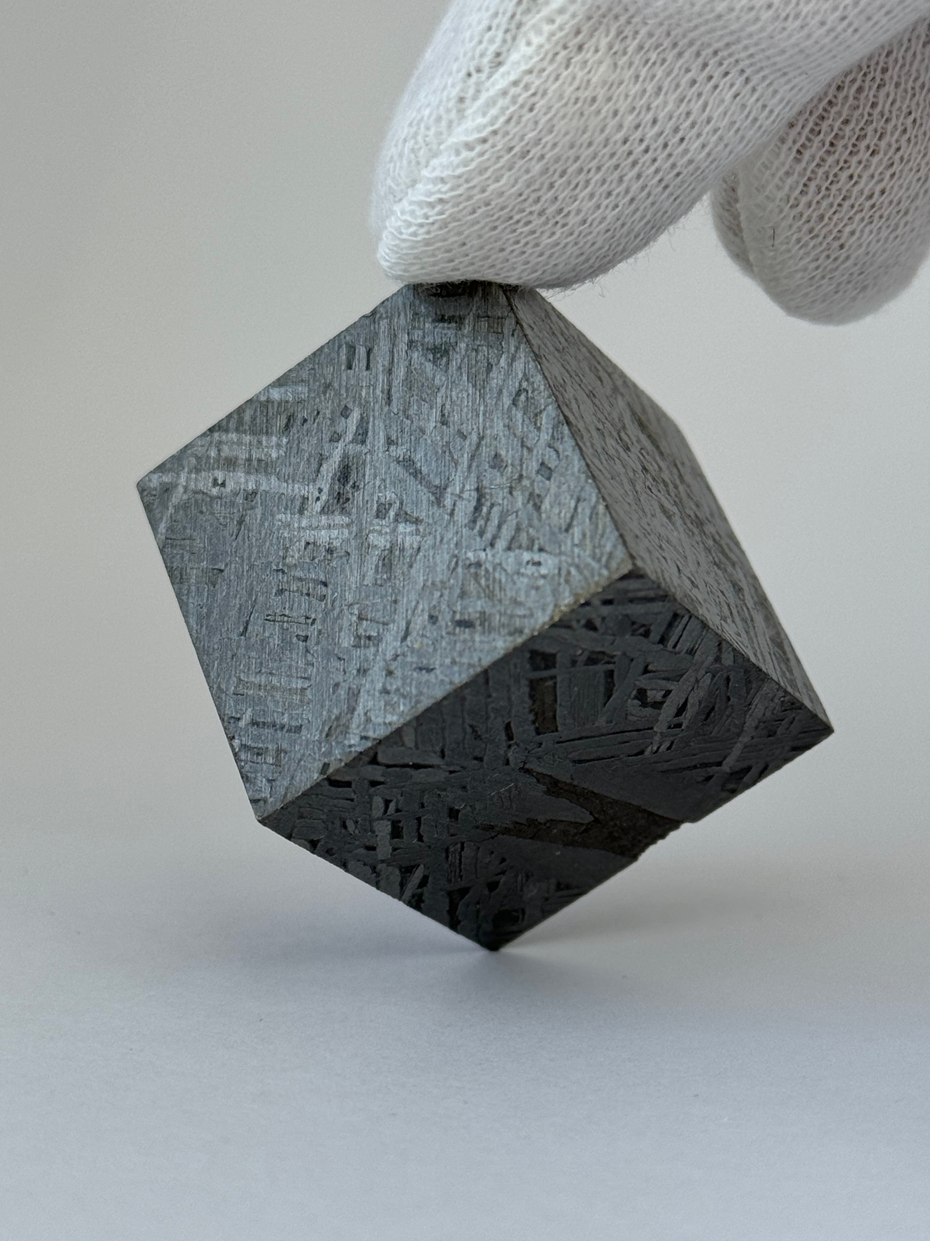 Aletai Meteorite Cube, Gobi Desert, China. 188,67 grams