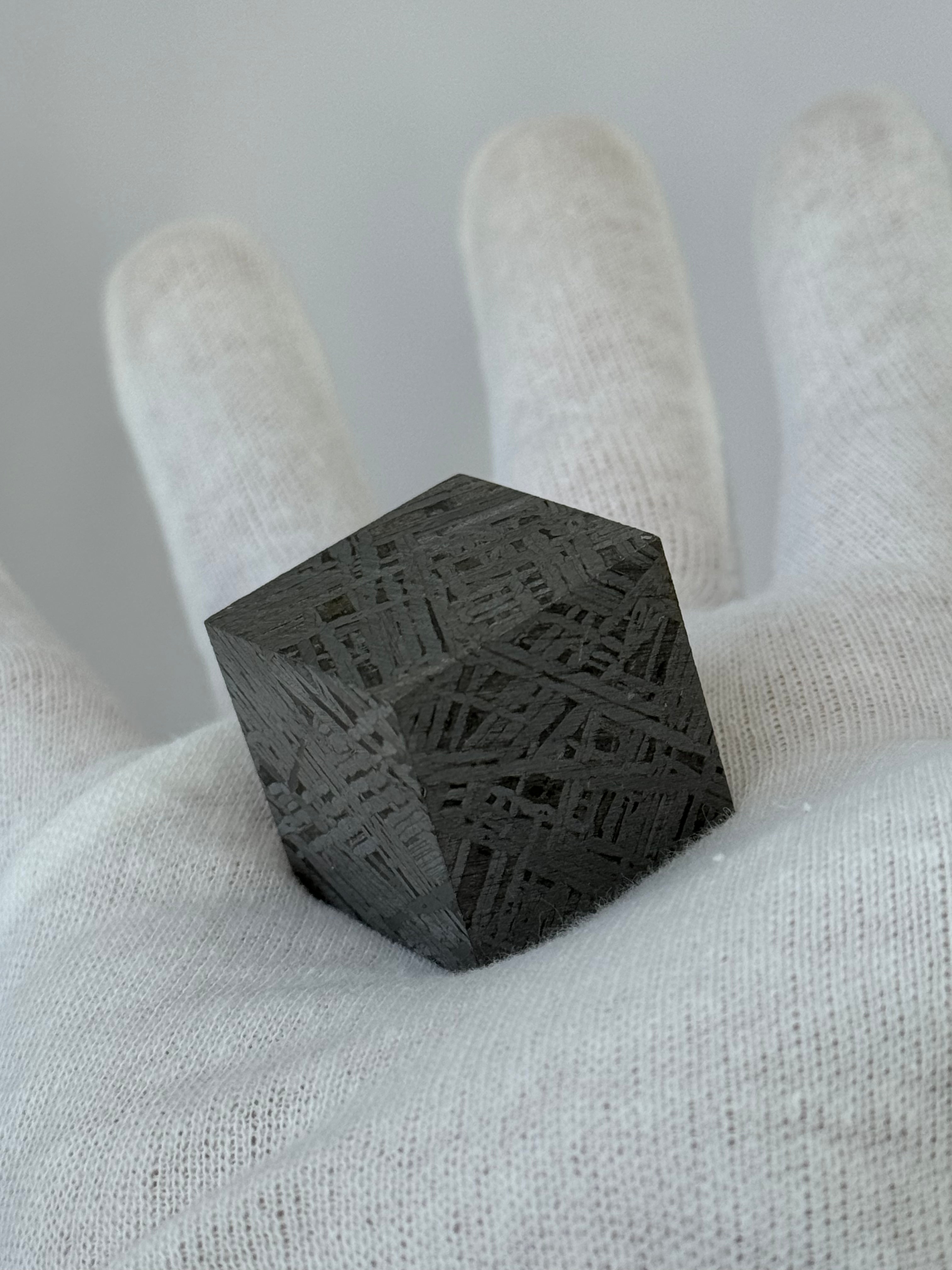Aletai Meteorite Cube, Gobi Desert, China. 188,67 grams