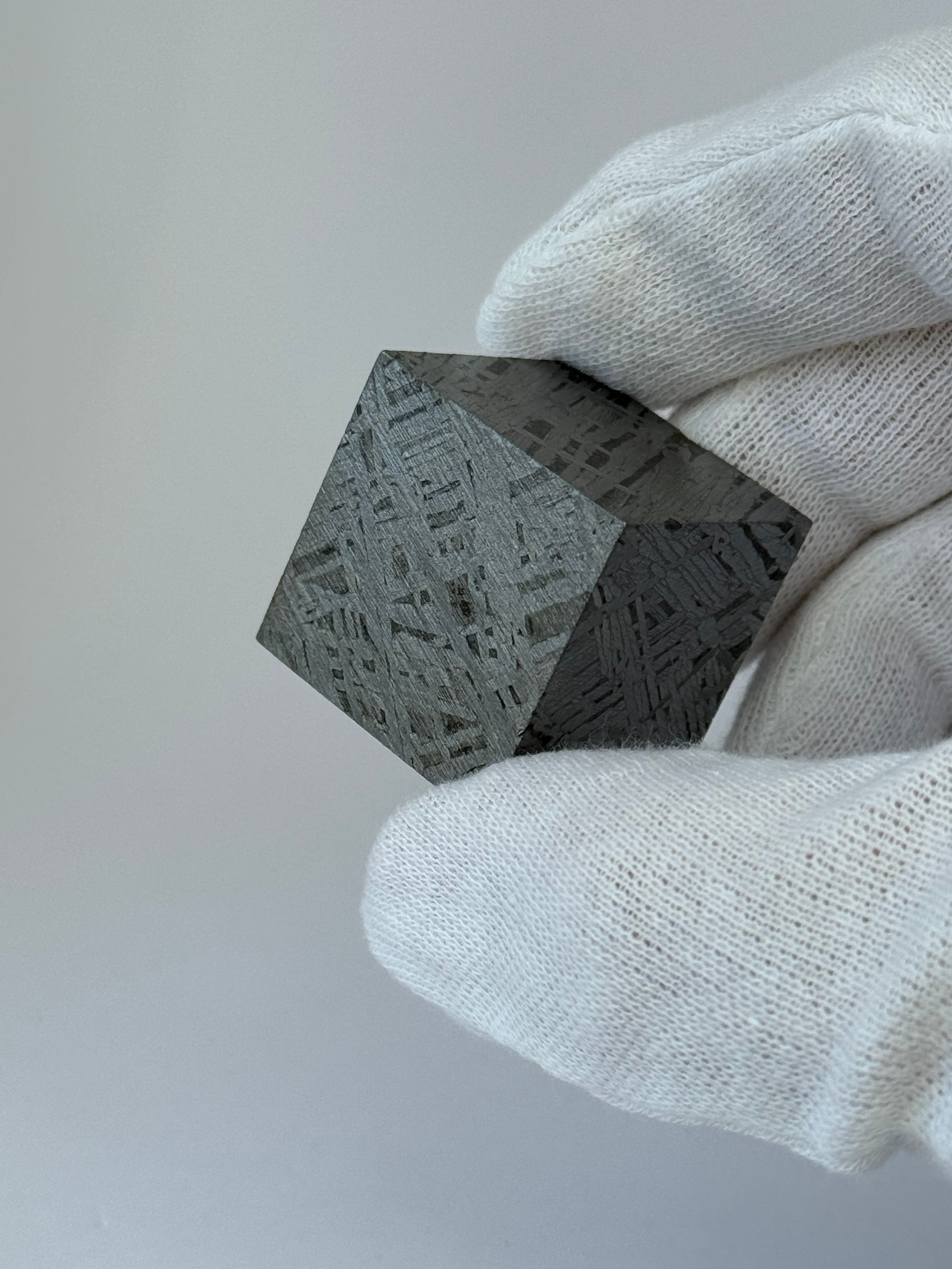 Aletai Meteorite Cube, Gobi Desert, China. 188,67 grams