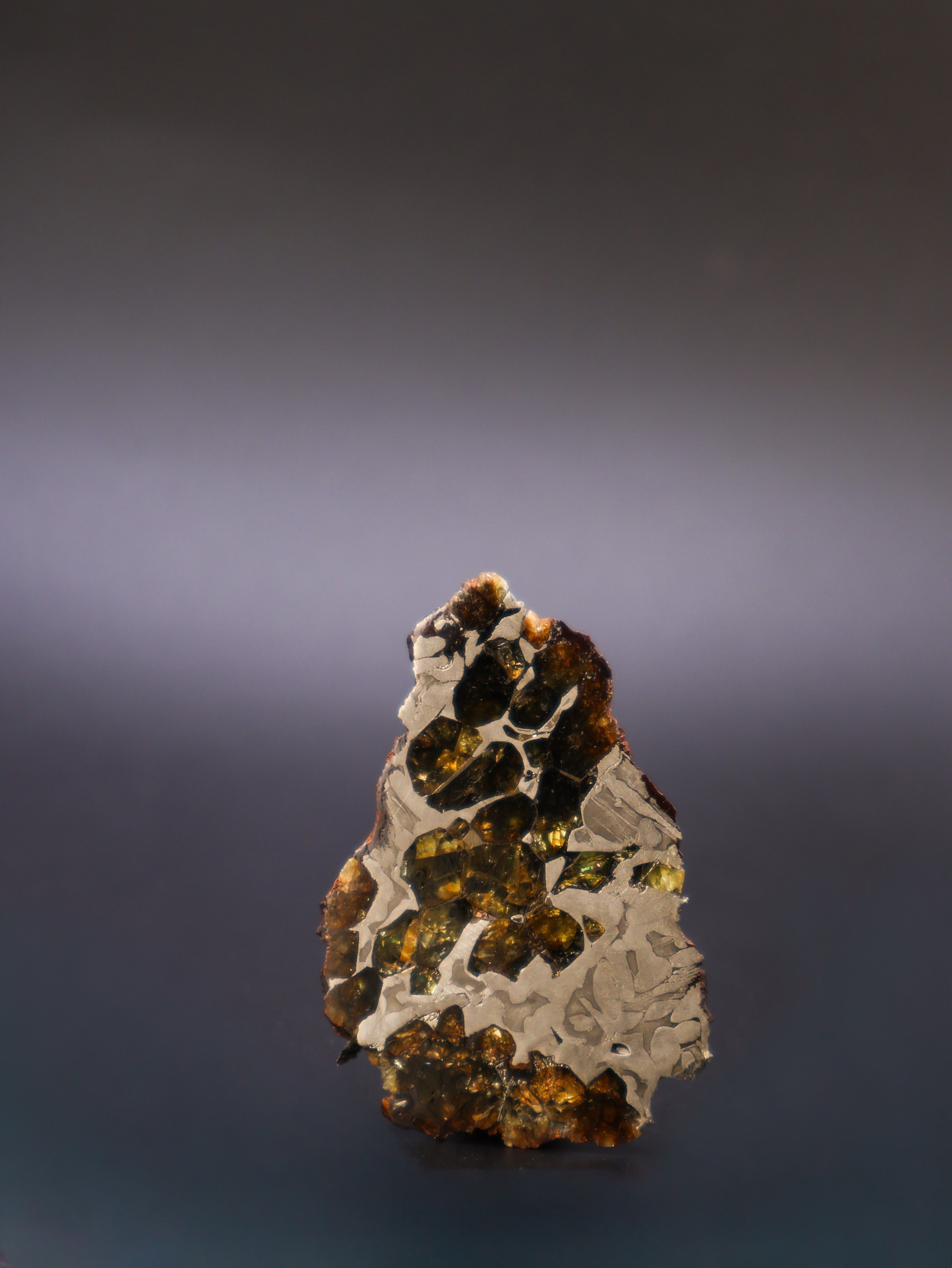 SEYMCHAN METEORITE, MAGADAN REGION, RUSSIA. 38,95 GRAMS END-CUT.