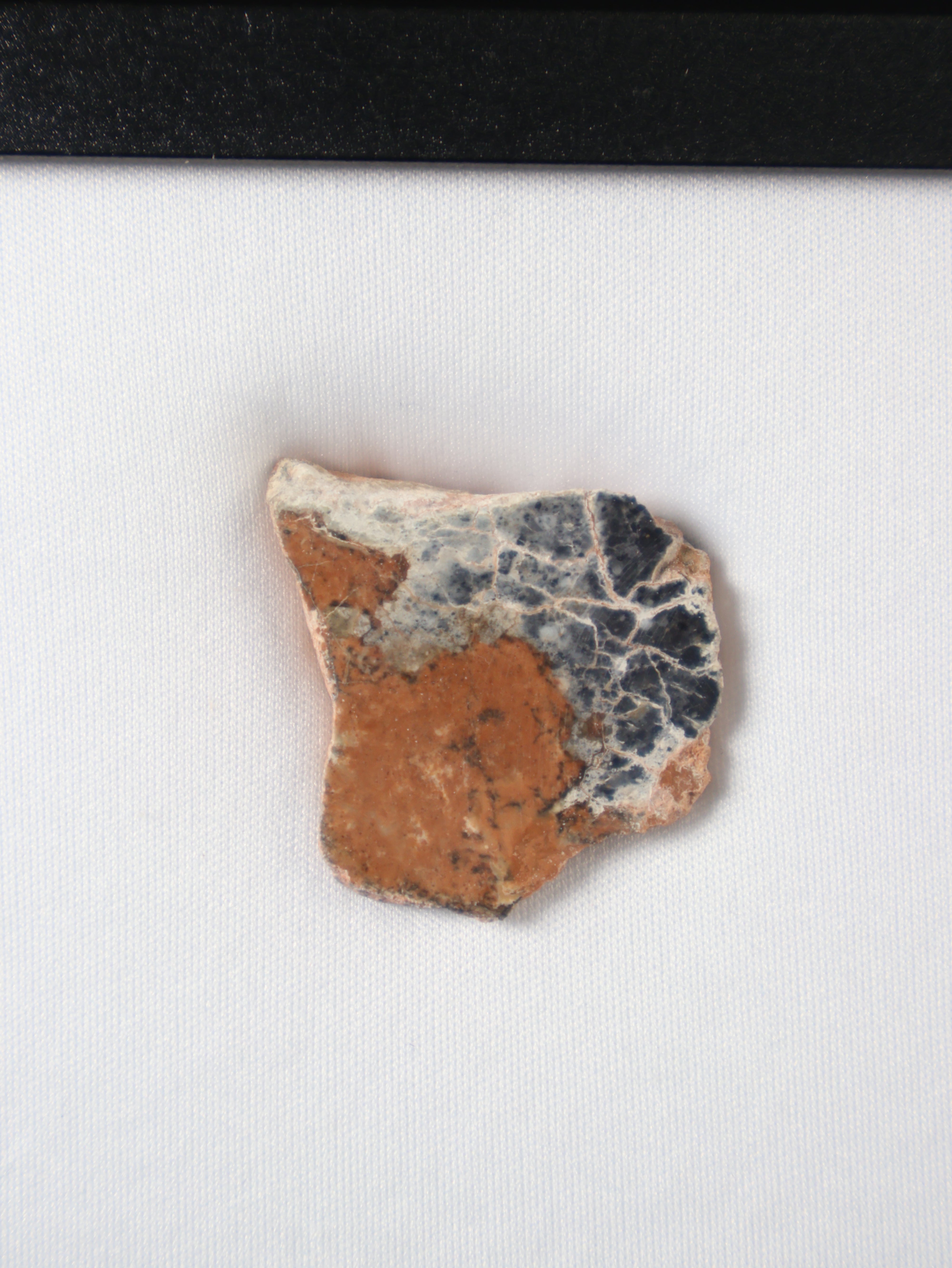 Lunar meteorite, Bechar 003, Algeria. 9,08 grams end-cut.