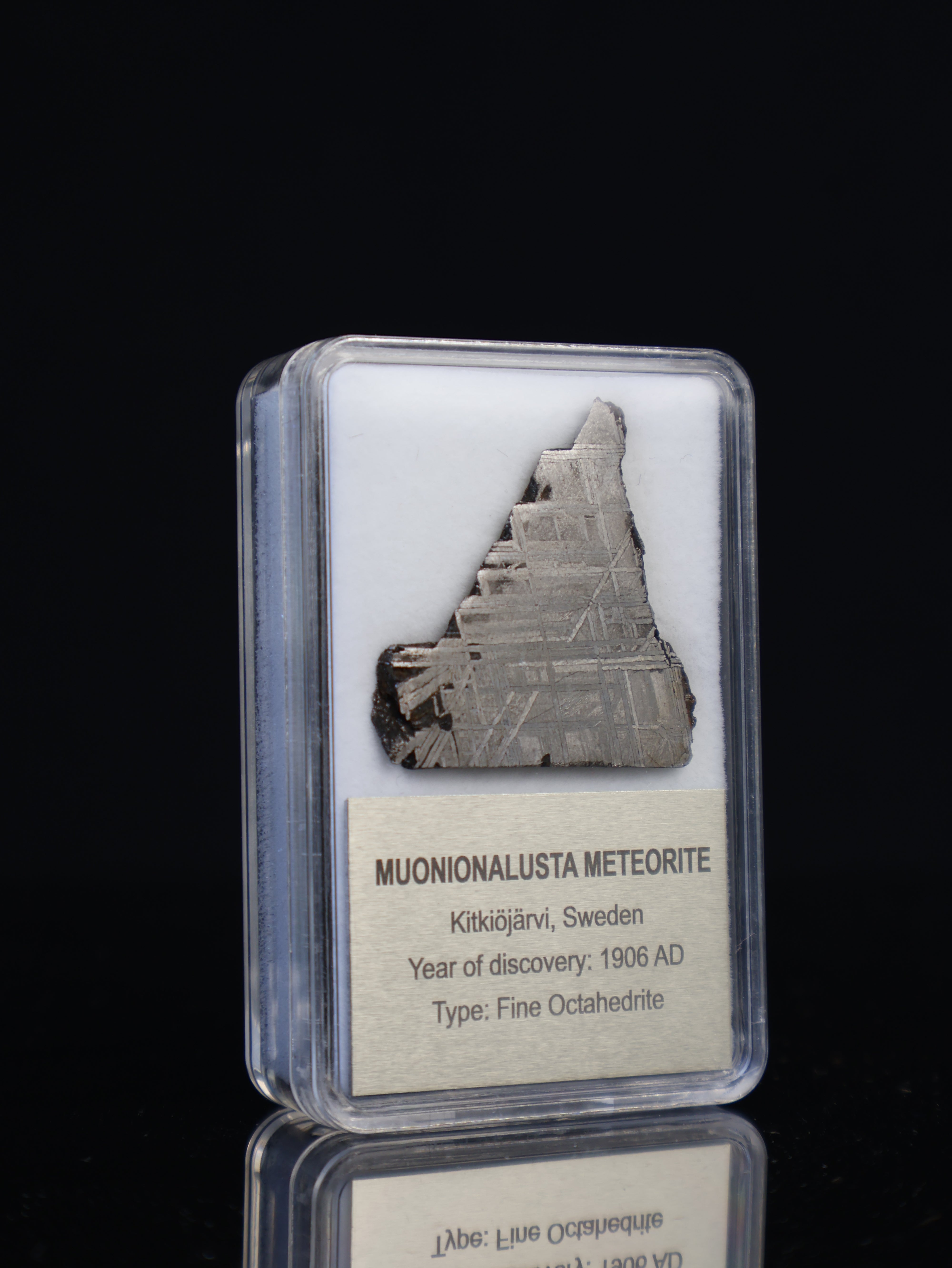 MUONIONALUSTA METEORITE, SWEDEN. DISPLAY BOX. 9,35 GRAMS.
