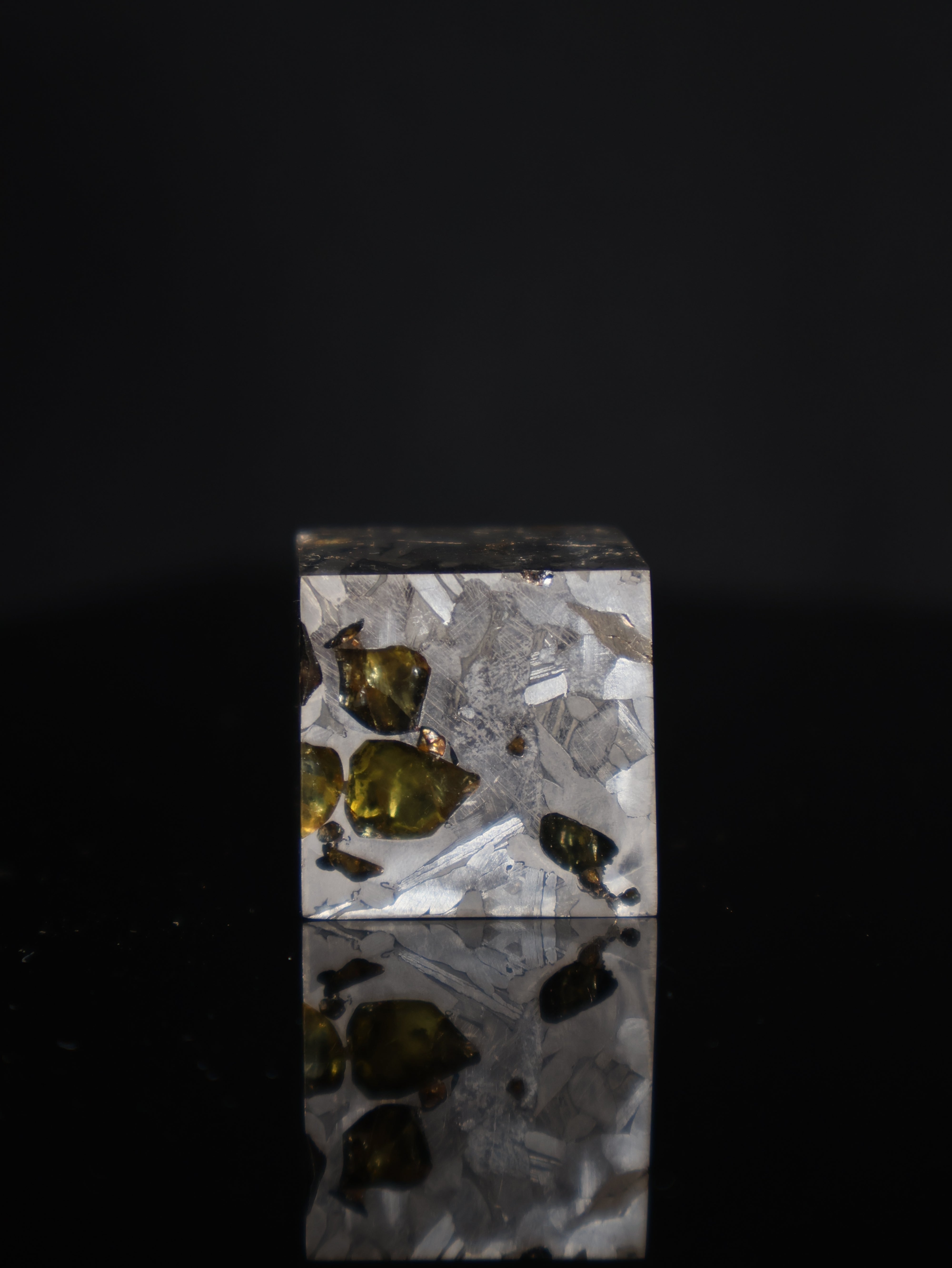 Seymchan meteorite cube, Pallasite from Russia.