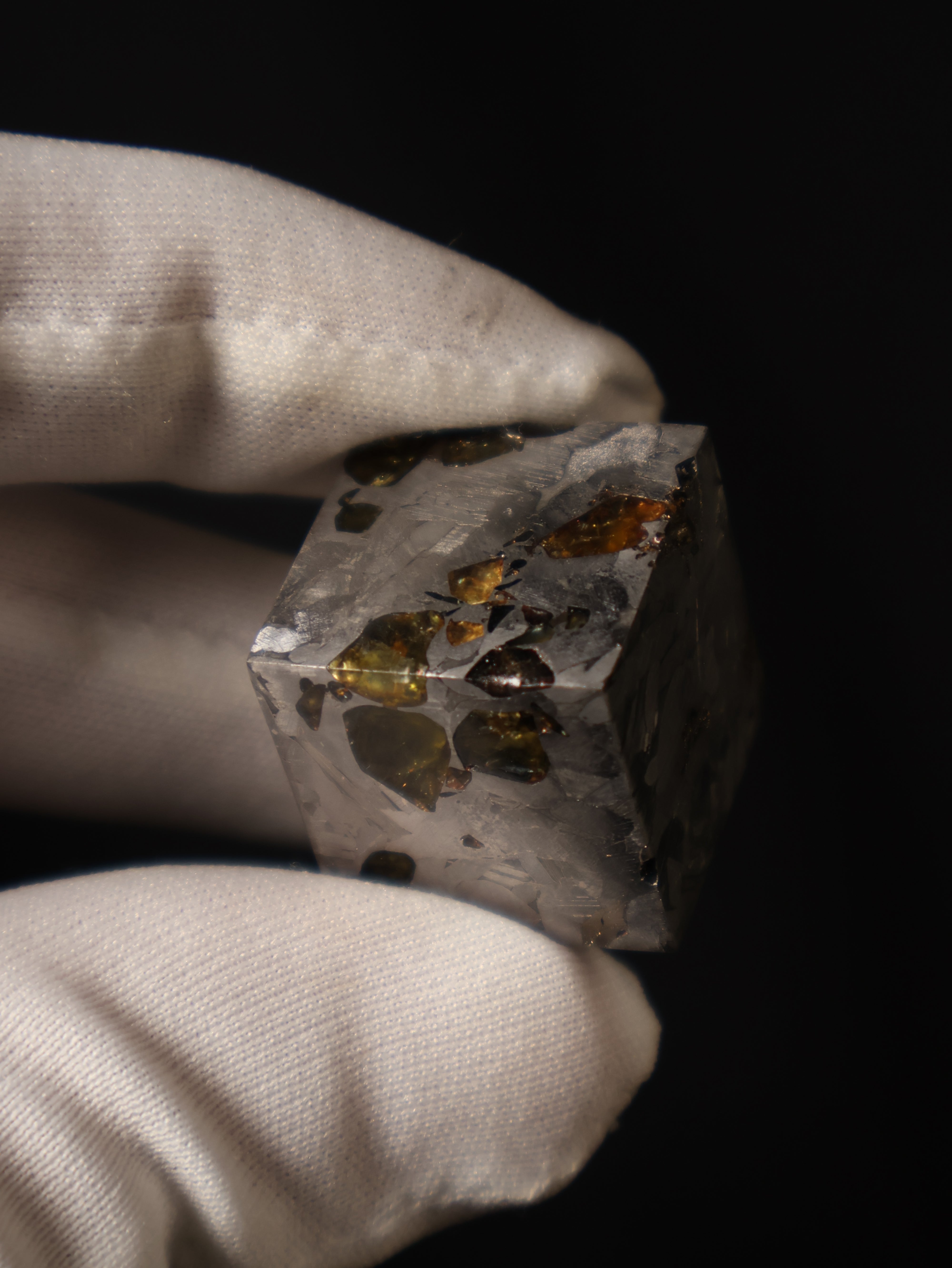 Seymchan meteorite cube, Pallasite from Russia.