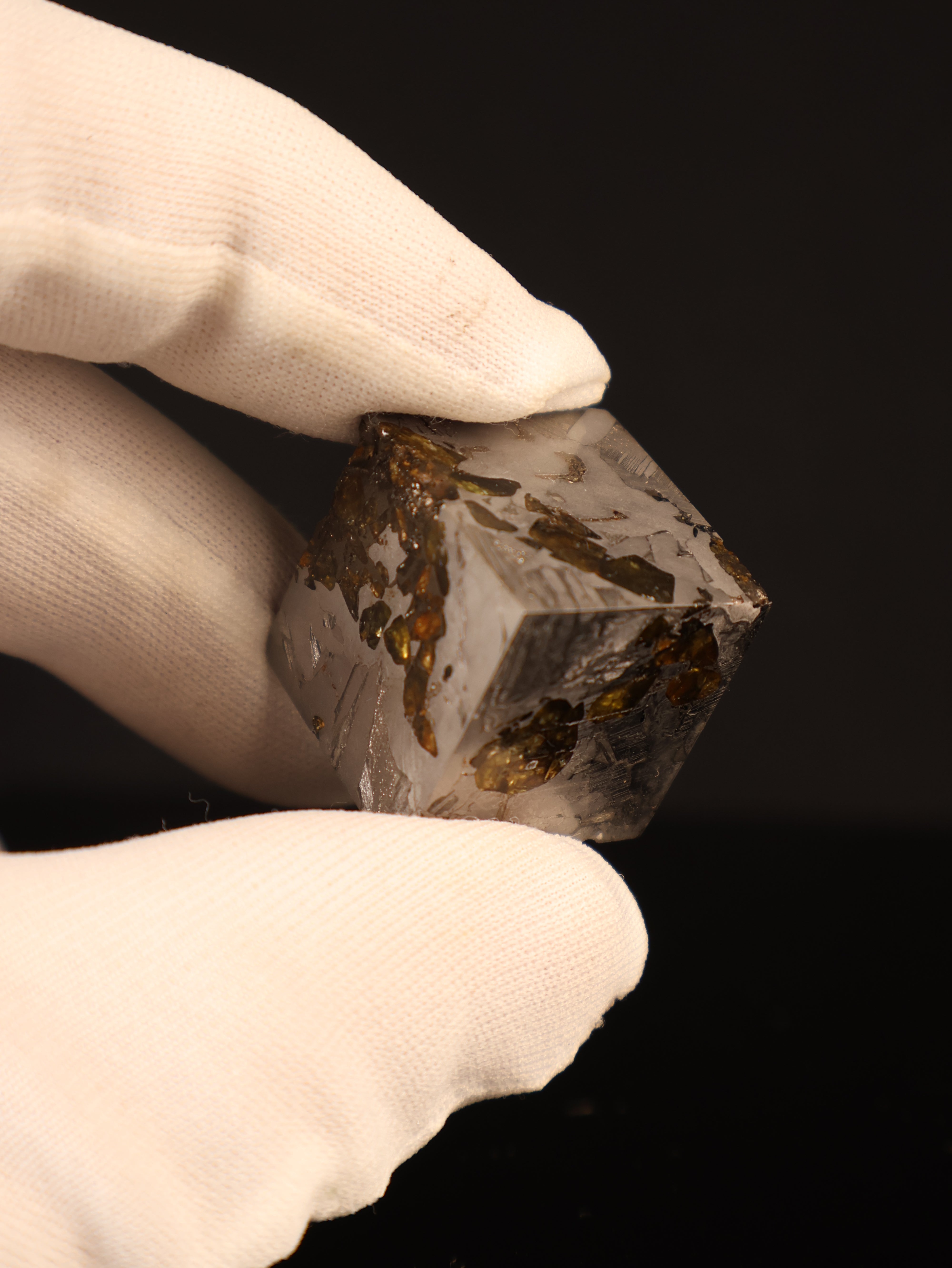 Seymchan meteorite cube, Pallasite from Russia.