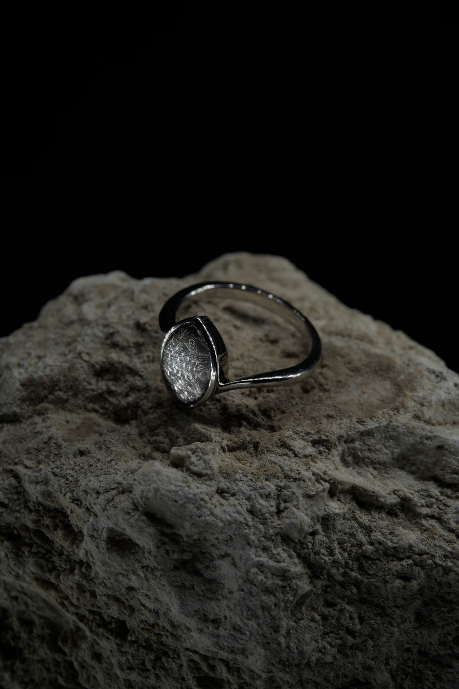 Muonionalusta meteorite eye shaped ring