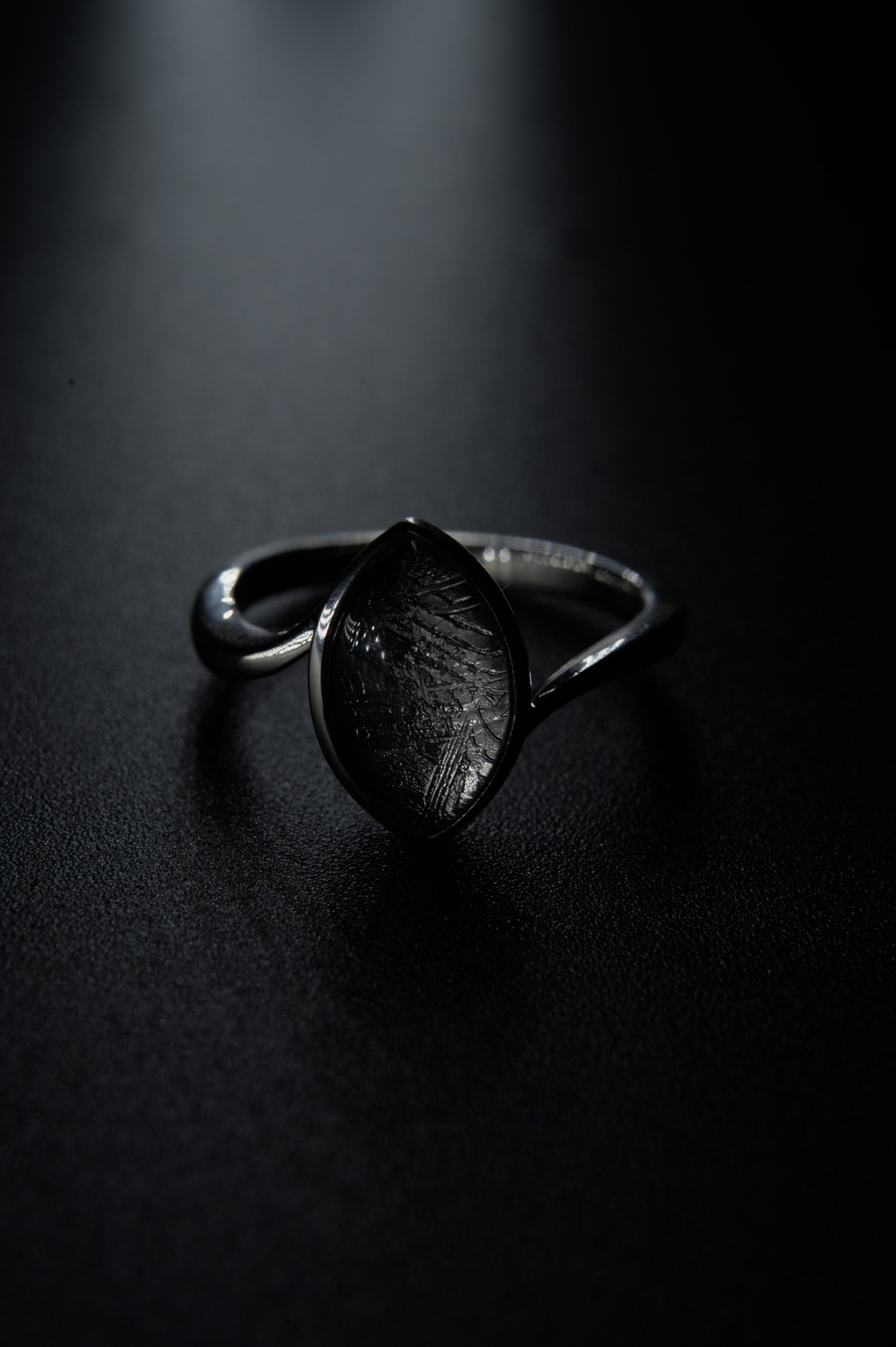 Muonionalusta meteorite eye shaped ring