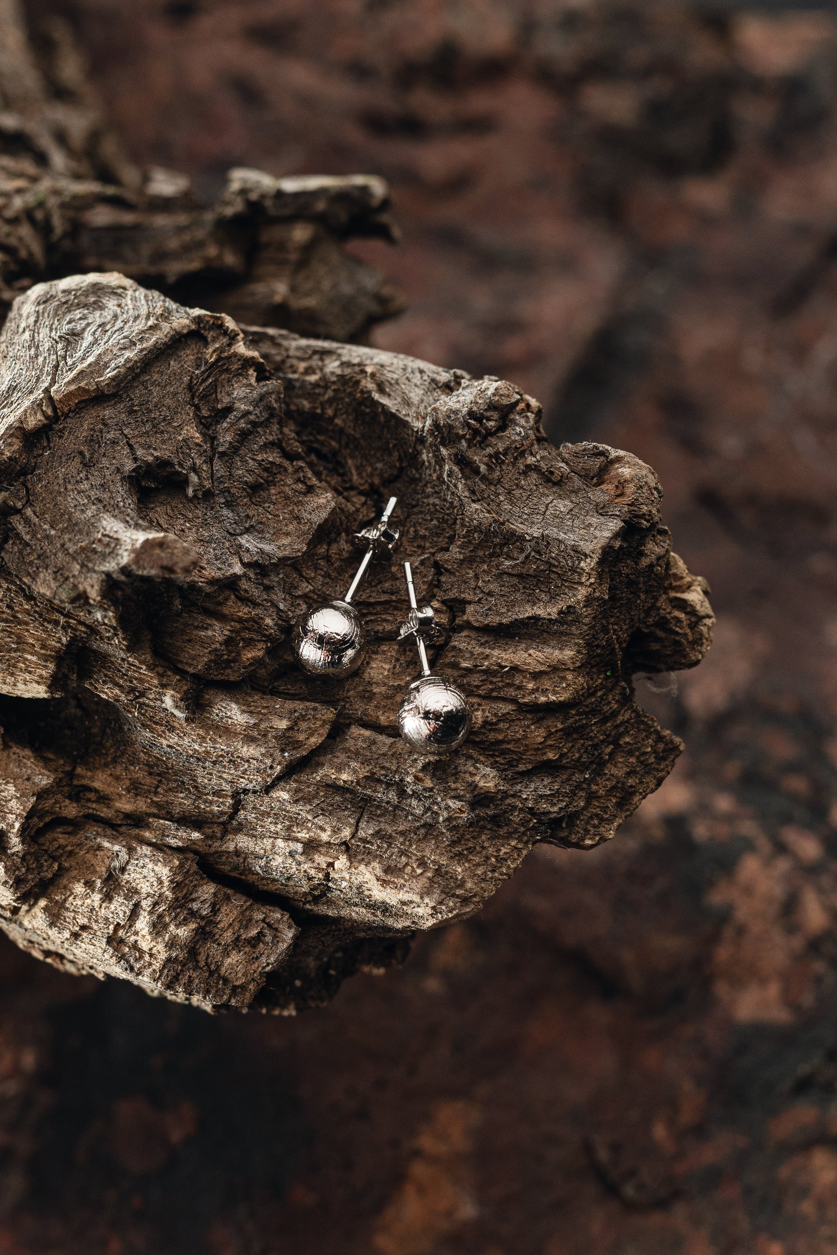Muonionalusta meteorite bead earrings