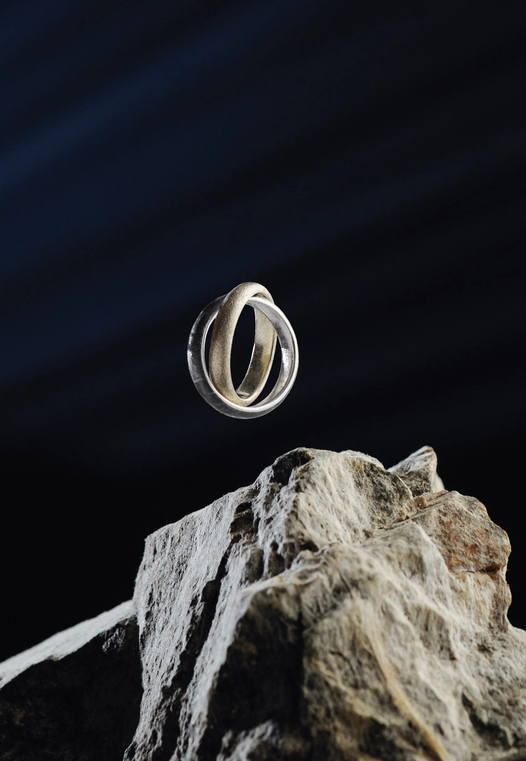 Muonionalusta Meteorite Ring “Eclipse” - Solid Silver & Meteorite