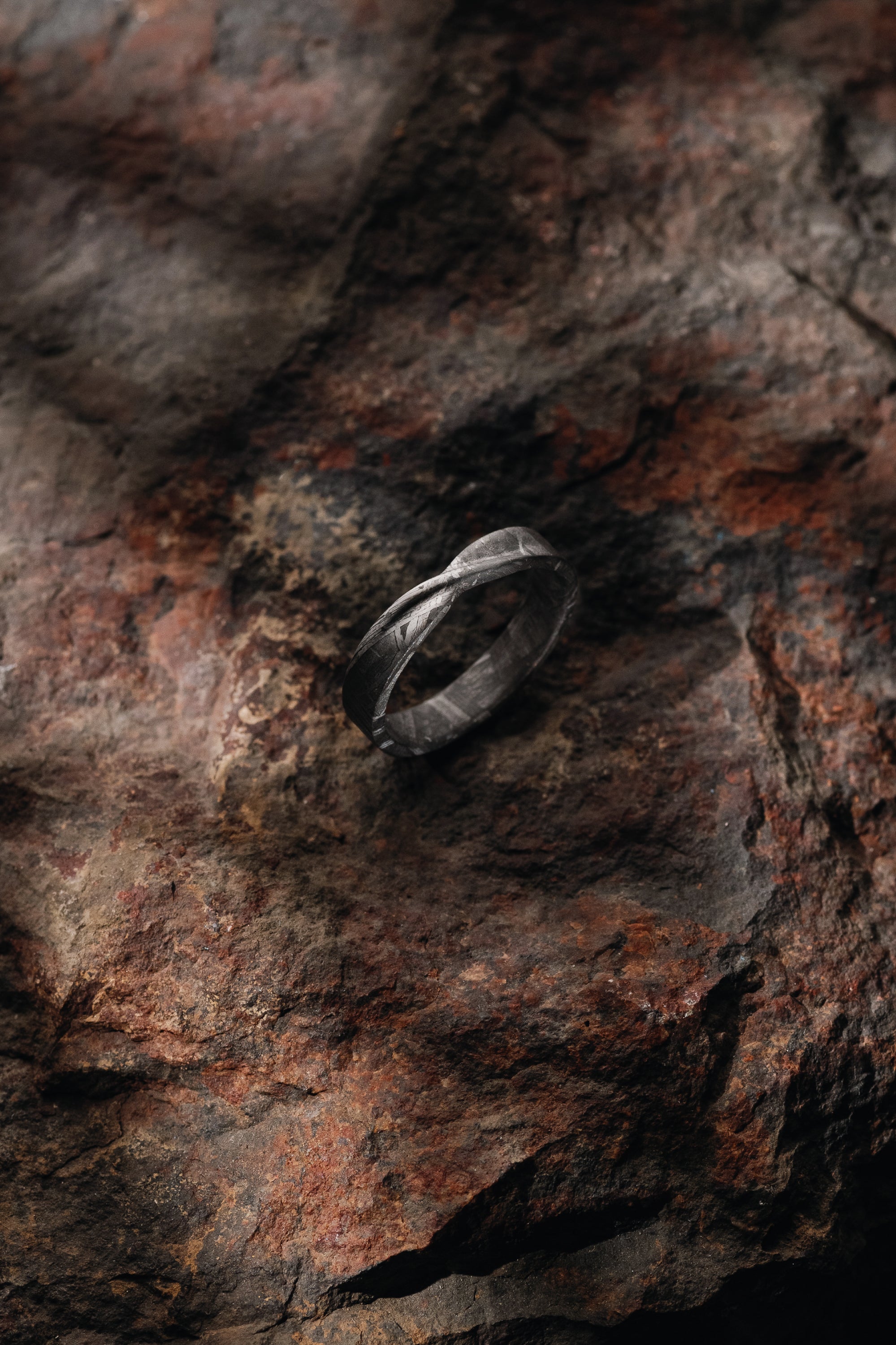 Muonionalusta meteorite, eternity ring