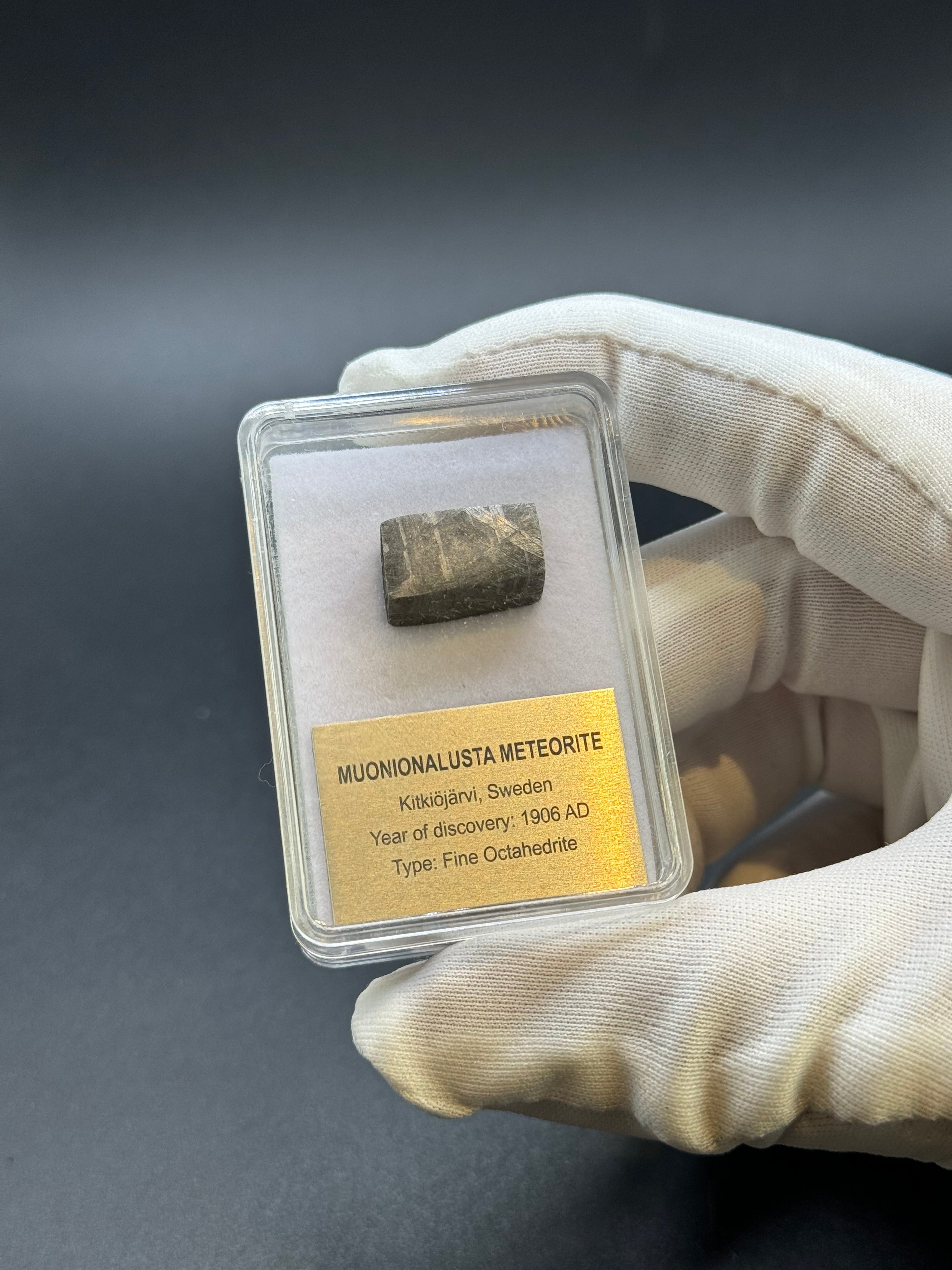 MUONIONALUSTA METEORITE, SWEDEN. DISPLAY BOX. 9,5 GRAMS.