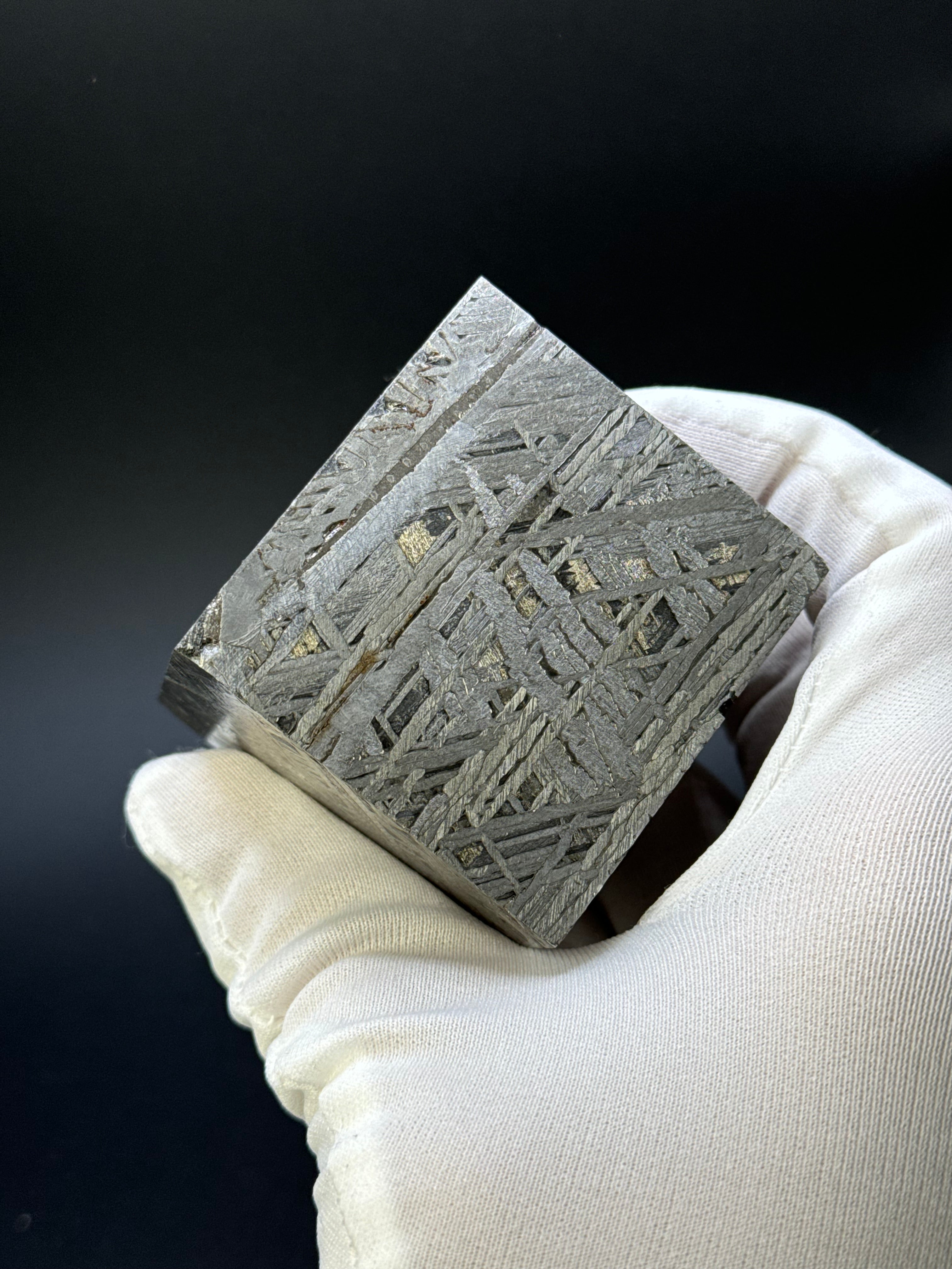 ALETAI, GOBI DESERT, CHINA. 988 GRAMS CUBE.