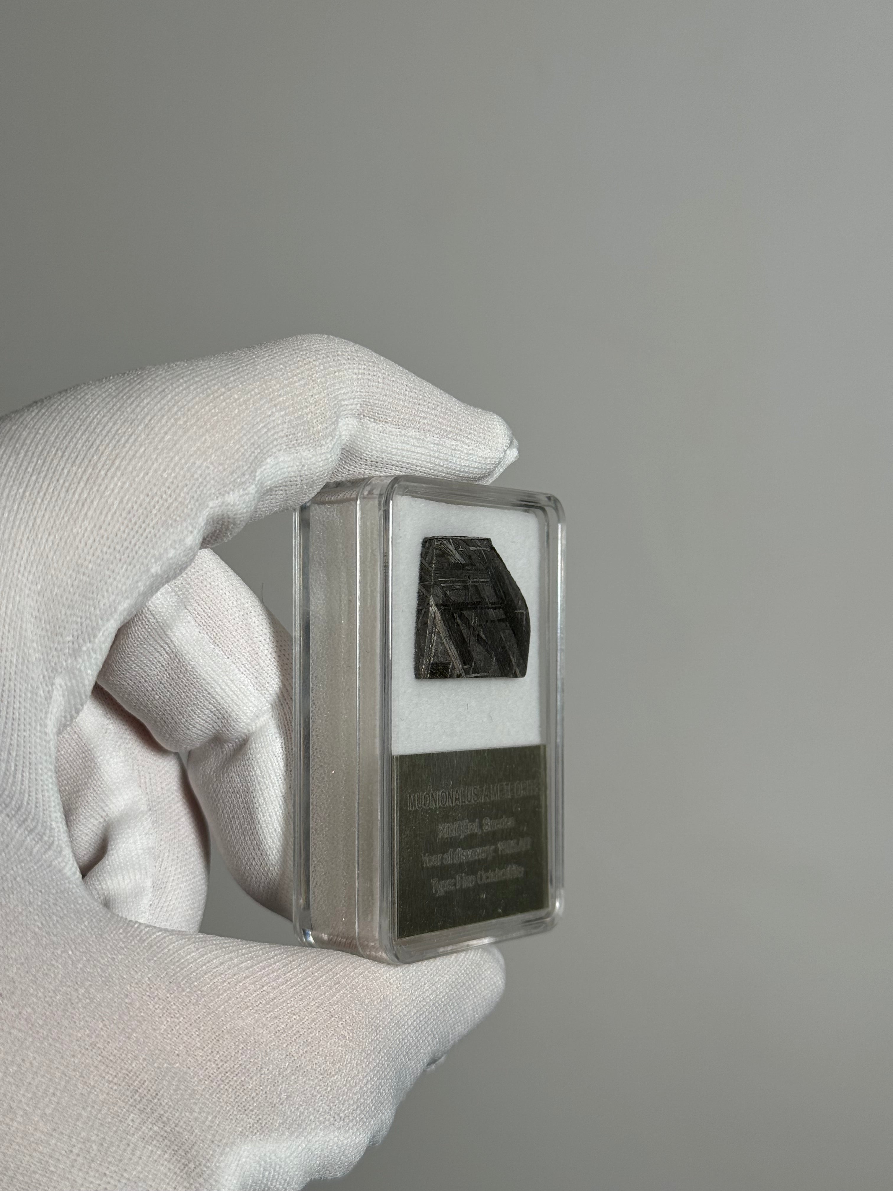 MUONIONALUSTA METEORITE, SWEDEN. DISPLAY BOX. 7 GRAMS.