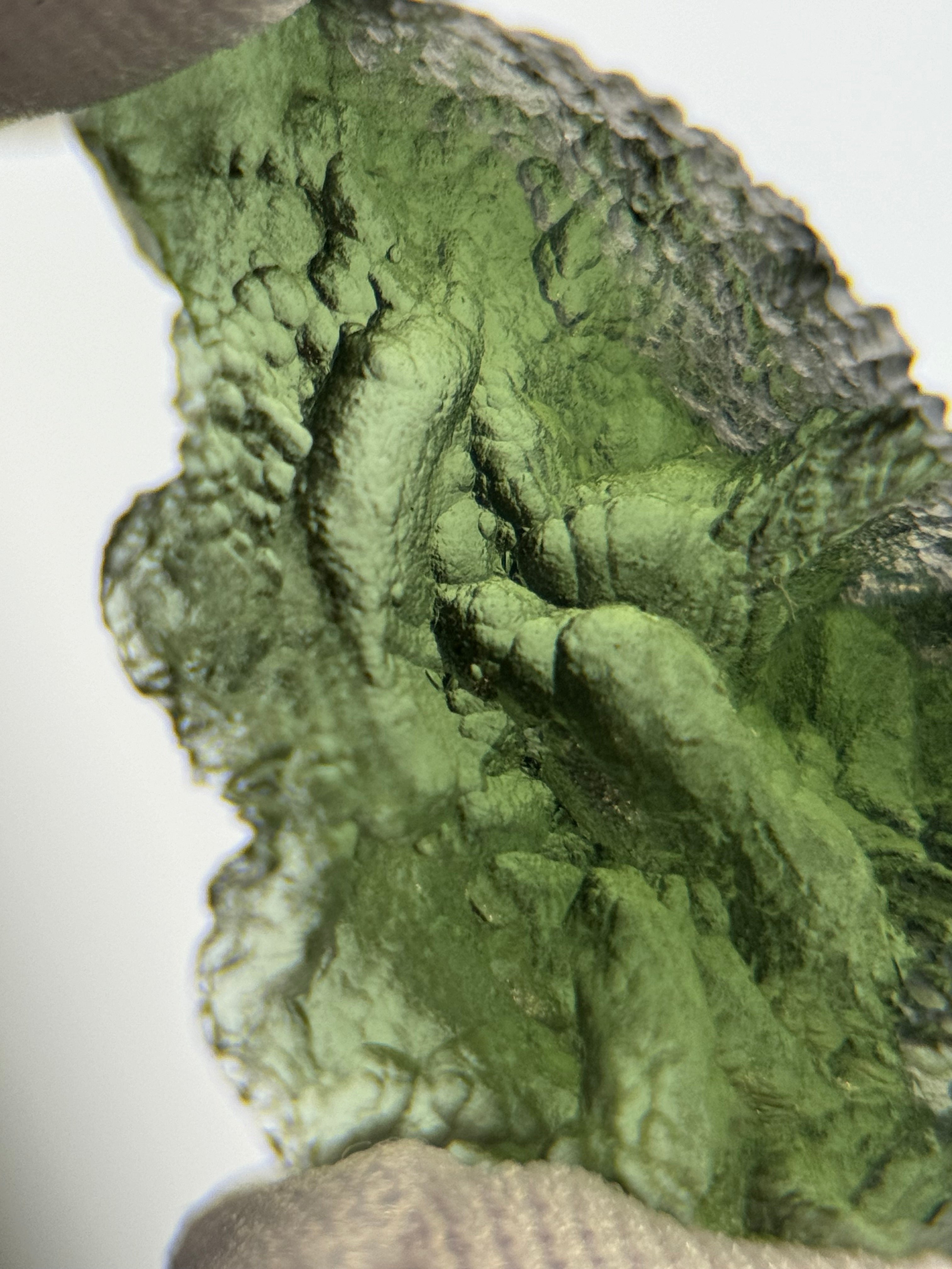 RAW MOLDAVITE, CZECH REPUBLIC. 2,94 GRAMS.