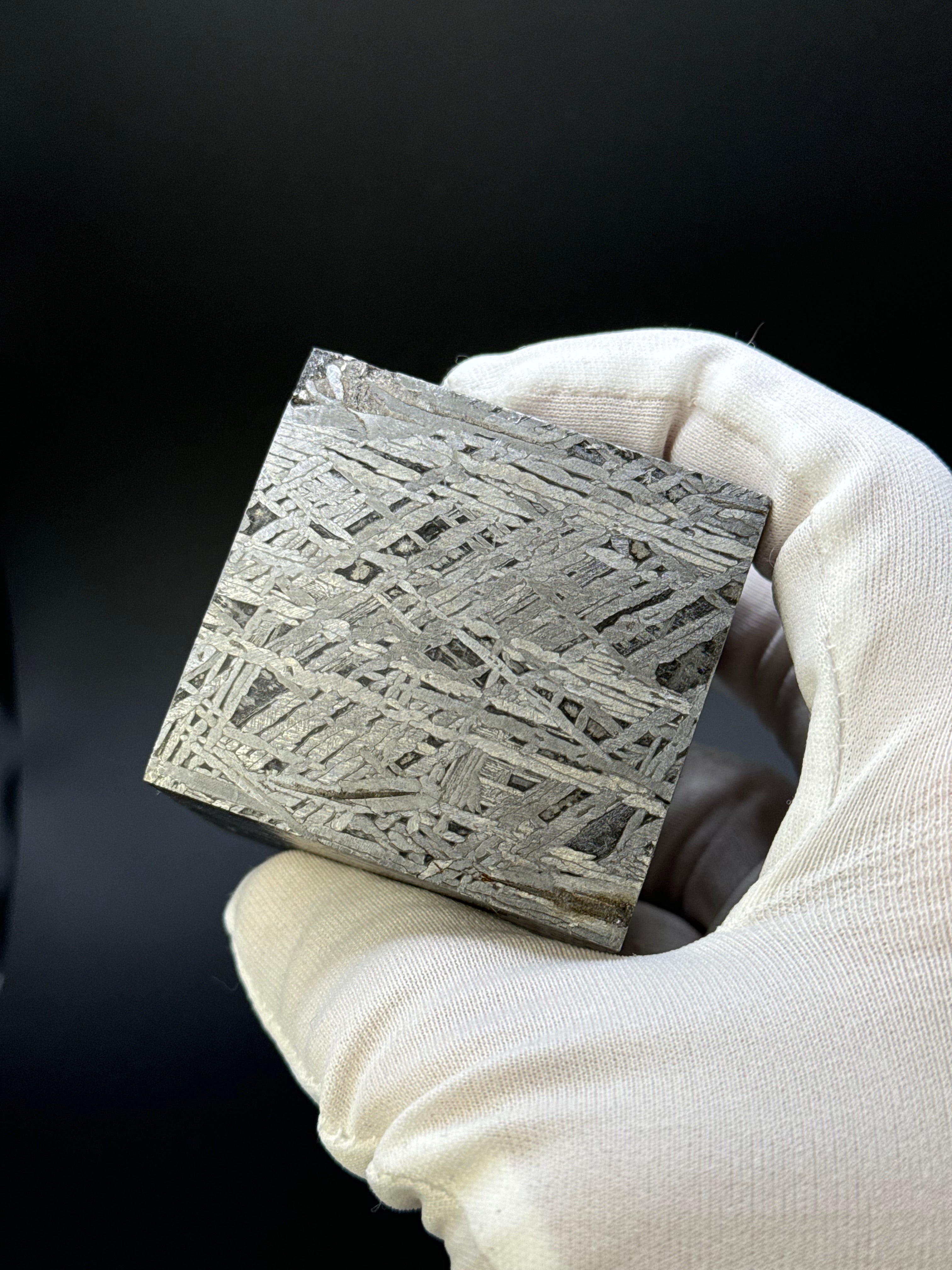 ALETAI, GOBI DESERT, CHINA. 996 GRAMS CUBE.